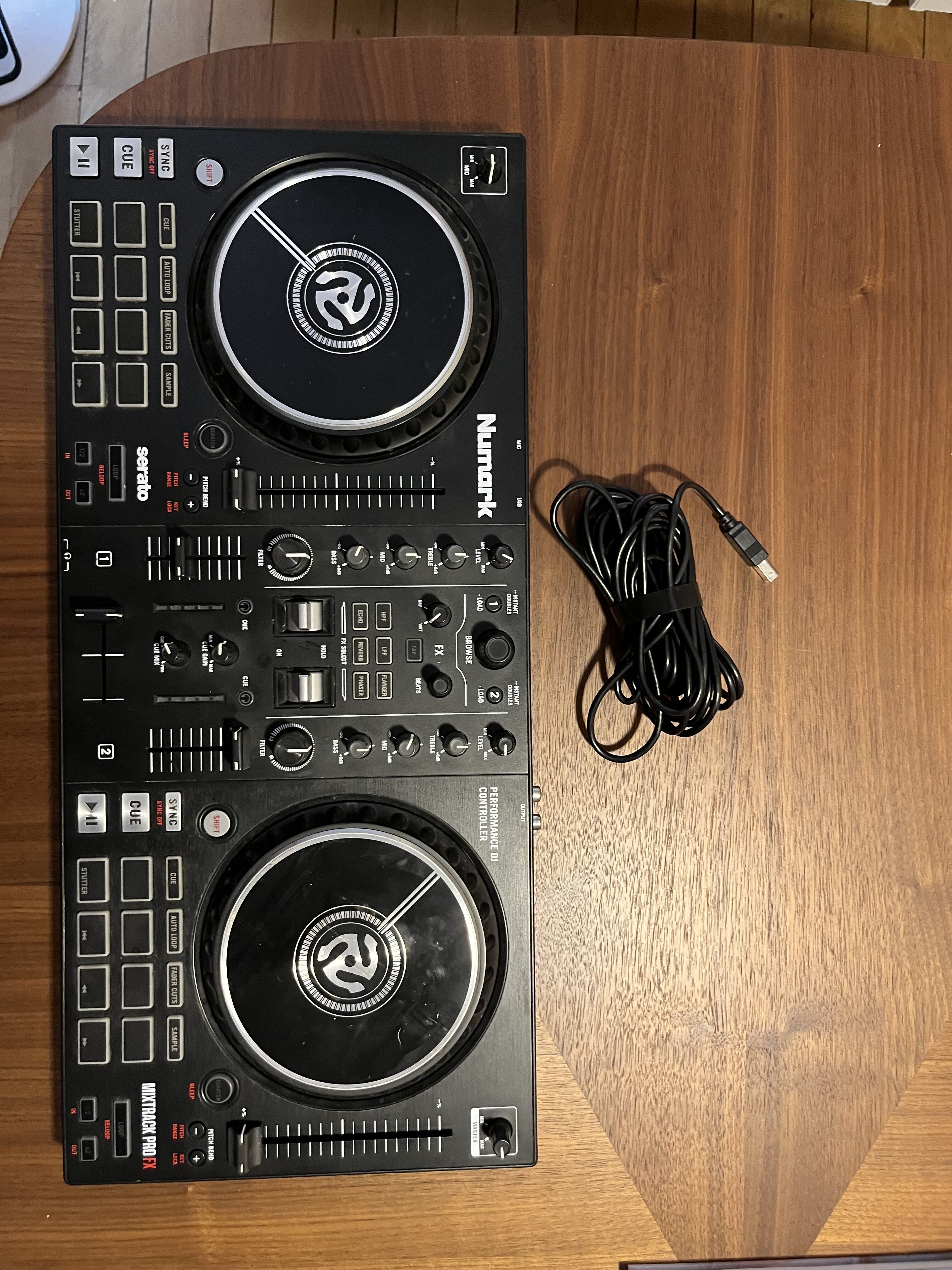 Numark Mixtrack Pro FX
