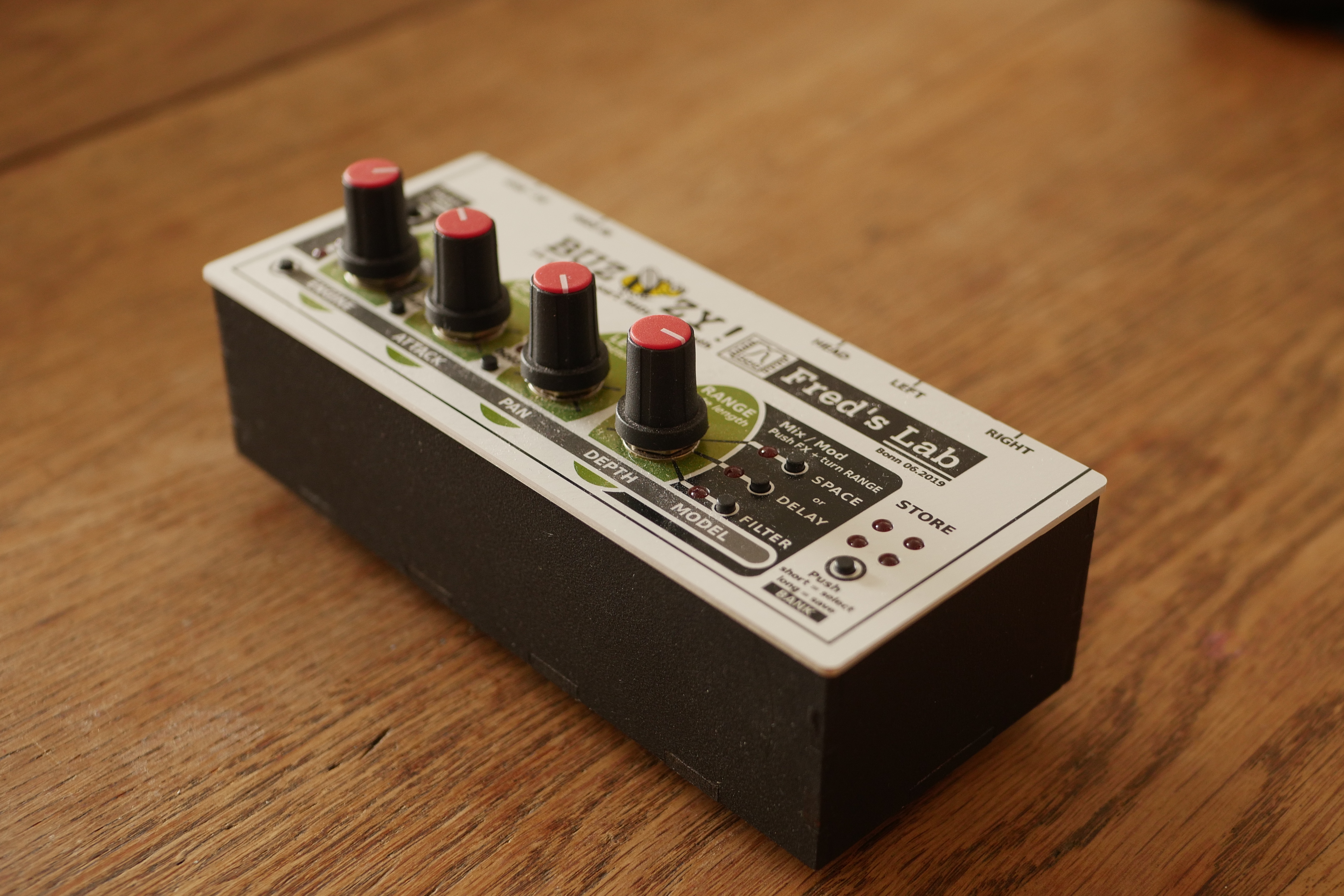 Fred's Lab Buzzzy — polysynthé digital multitimbral compact — très bon état