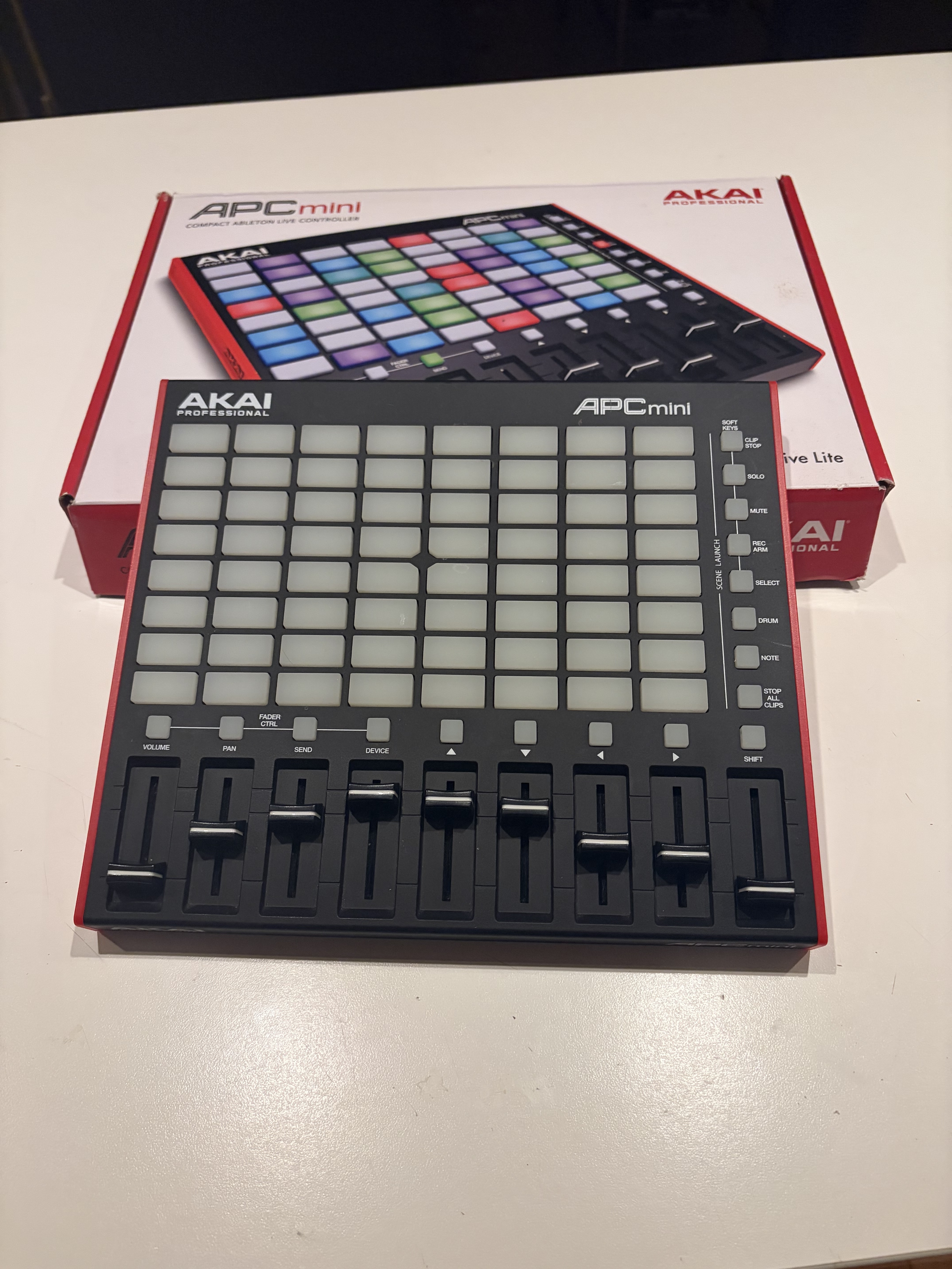 Akaï APC Mini MK 2