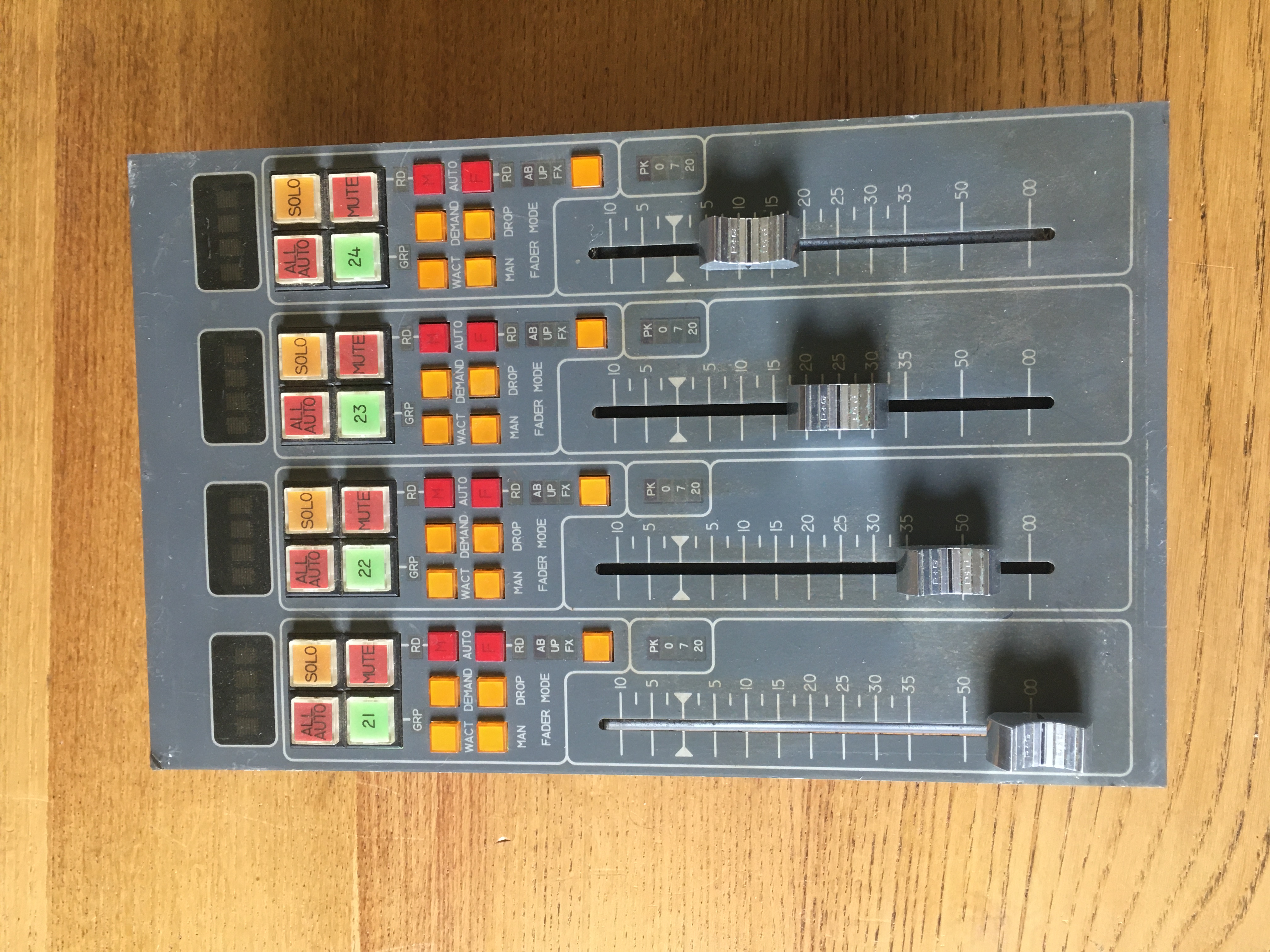  Fader Analogiques Penny & Giles  HARRISON