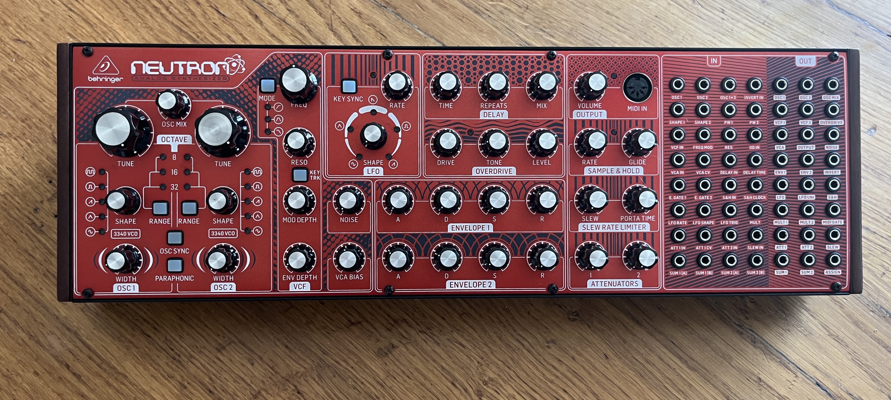 Behringer Neutron – État neuf