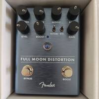 Vends Fender Full Moon Distortion dans sa boîte