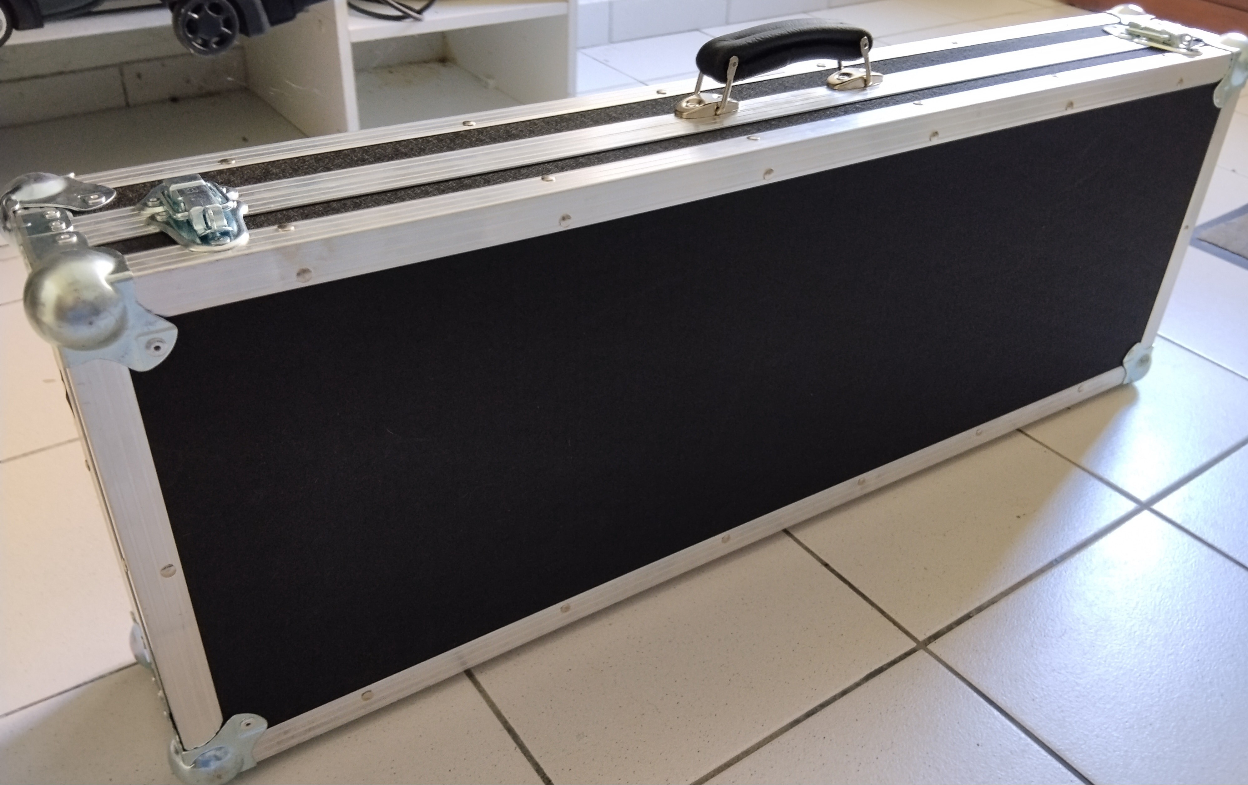 Flight Case Thon Case 996mm x 400mm x 160mm pour synthé ou instrument