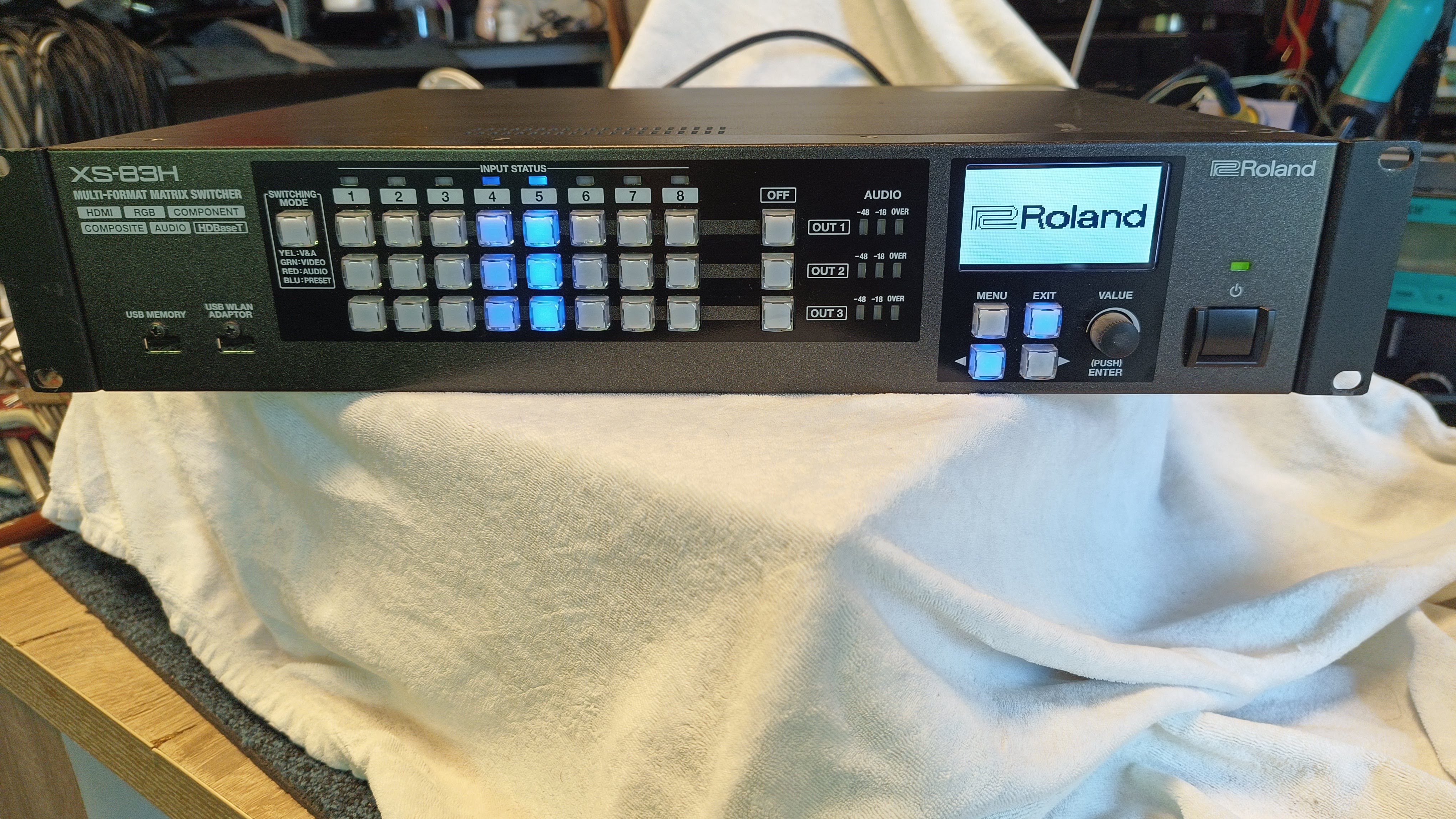 Roland XS-83H – Matrice Multi-format 8x3 avec DSP Audio (État Nickel + Borniers)