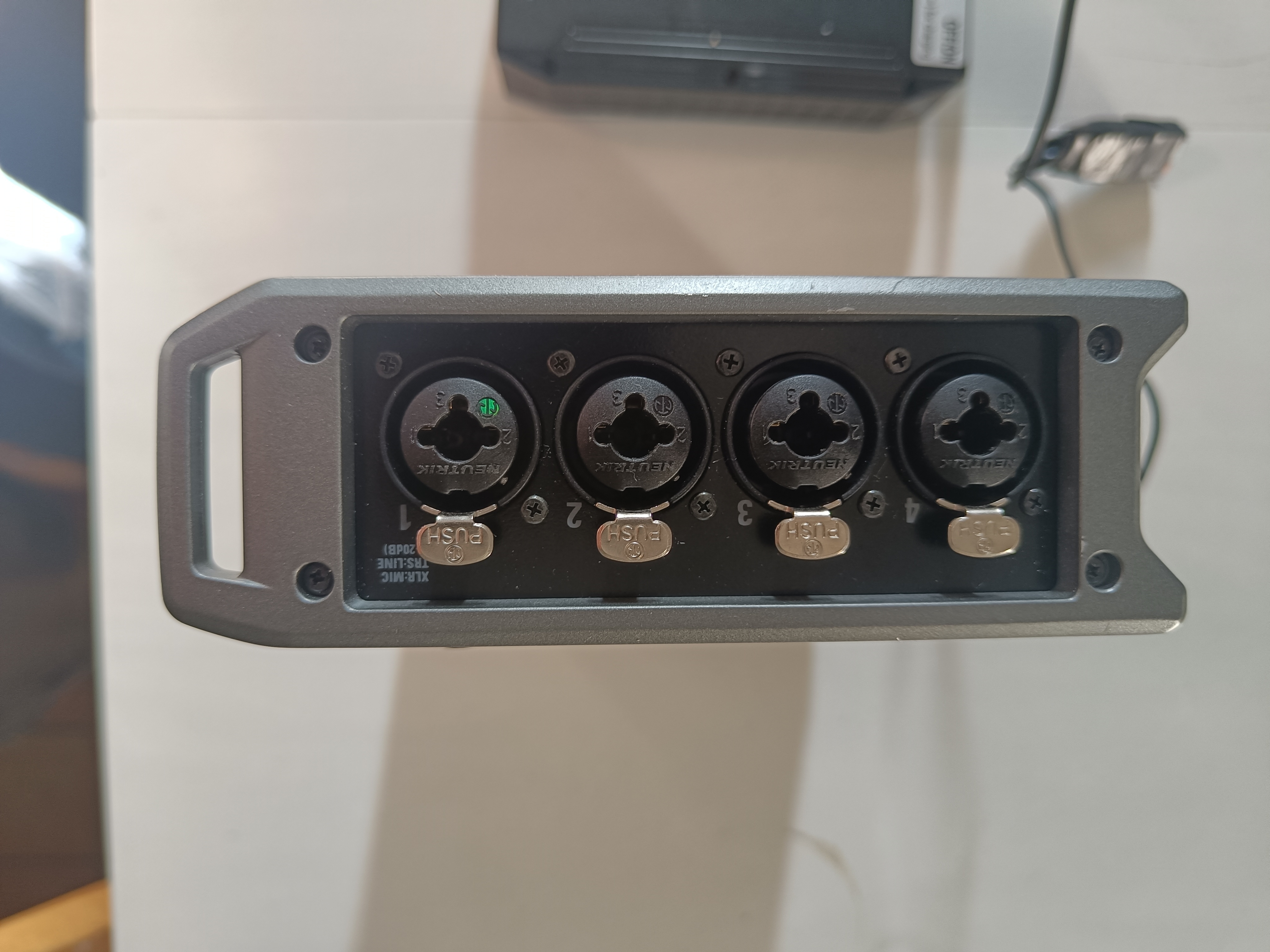 Zoom F4 (31918)