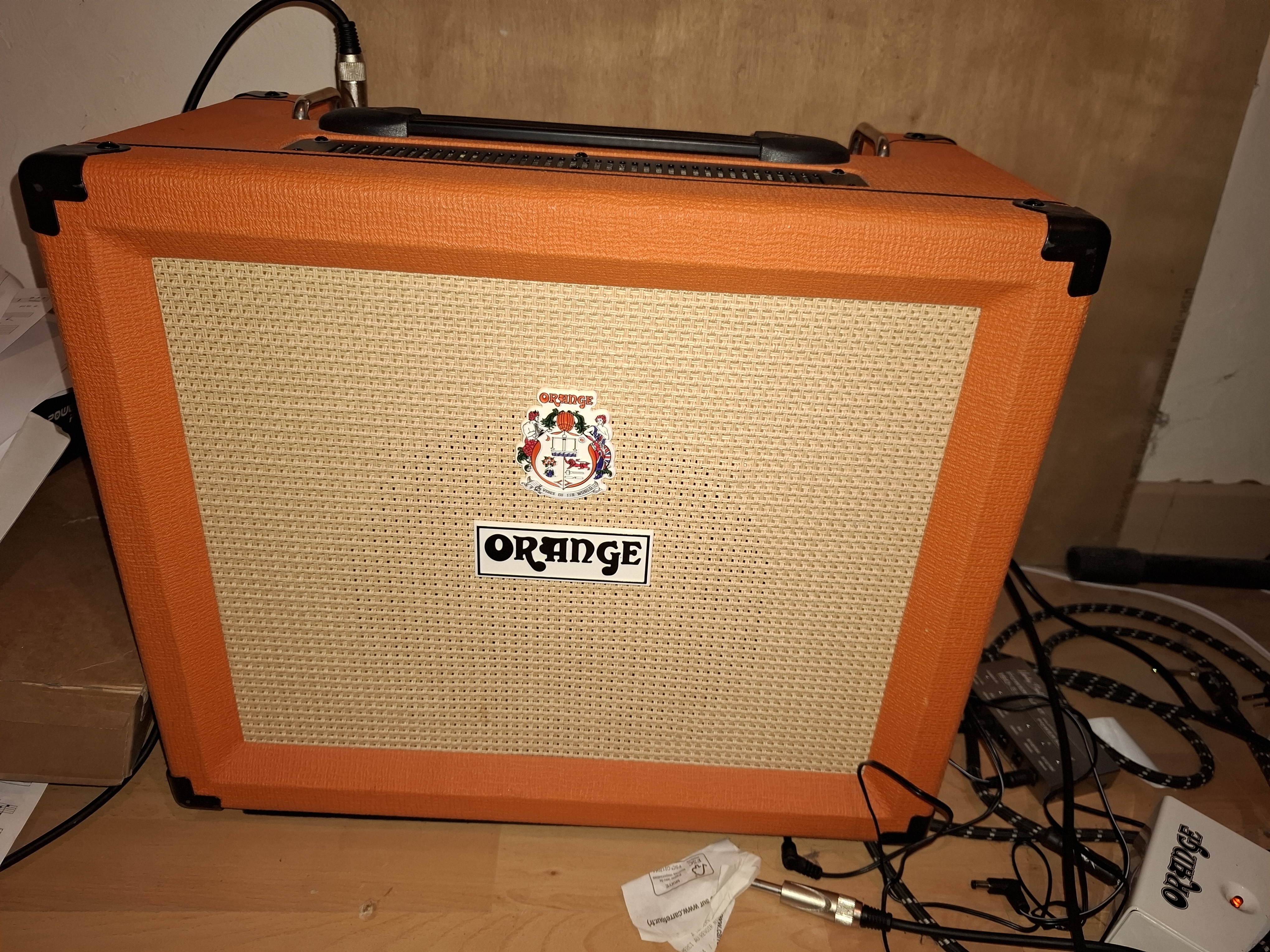 Vend combo orange rocker 15