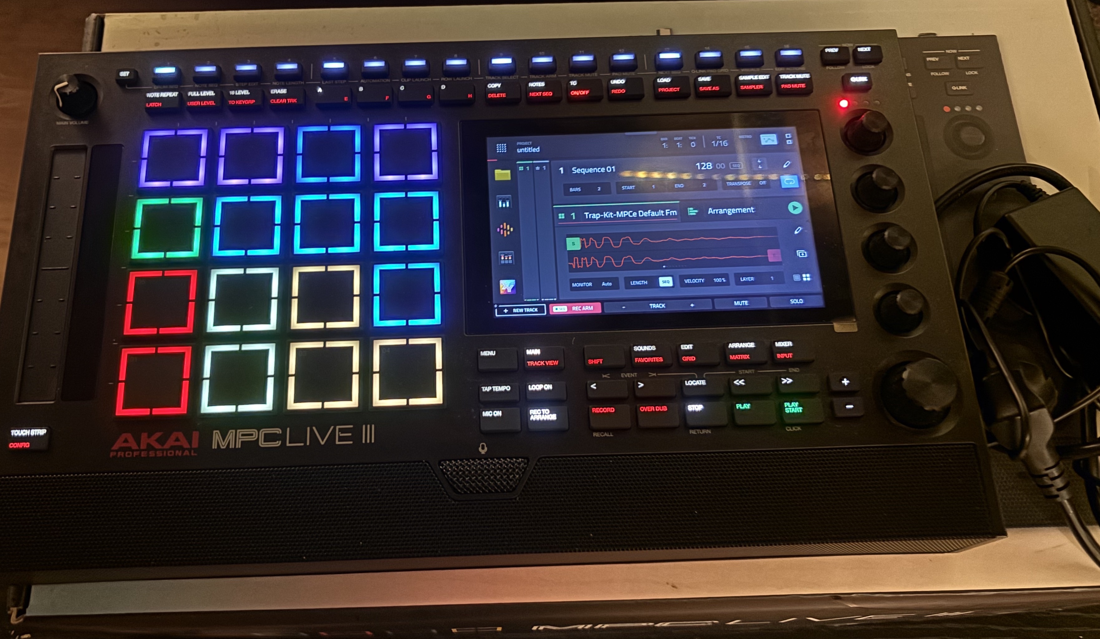 Vends Akai MPC Live III comme neuve