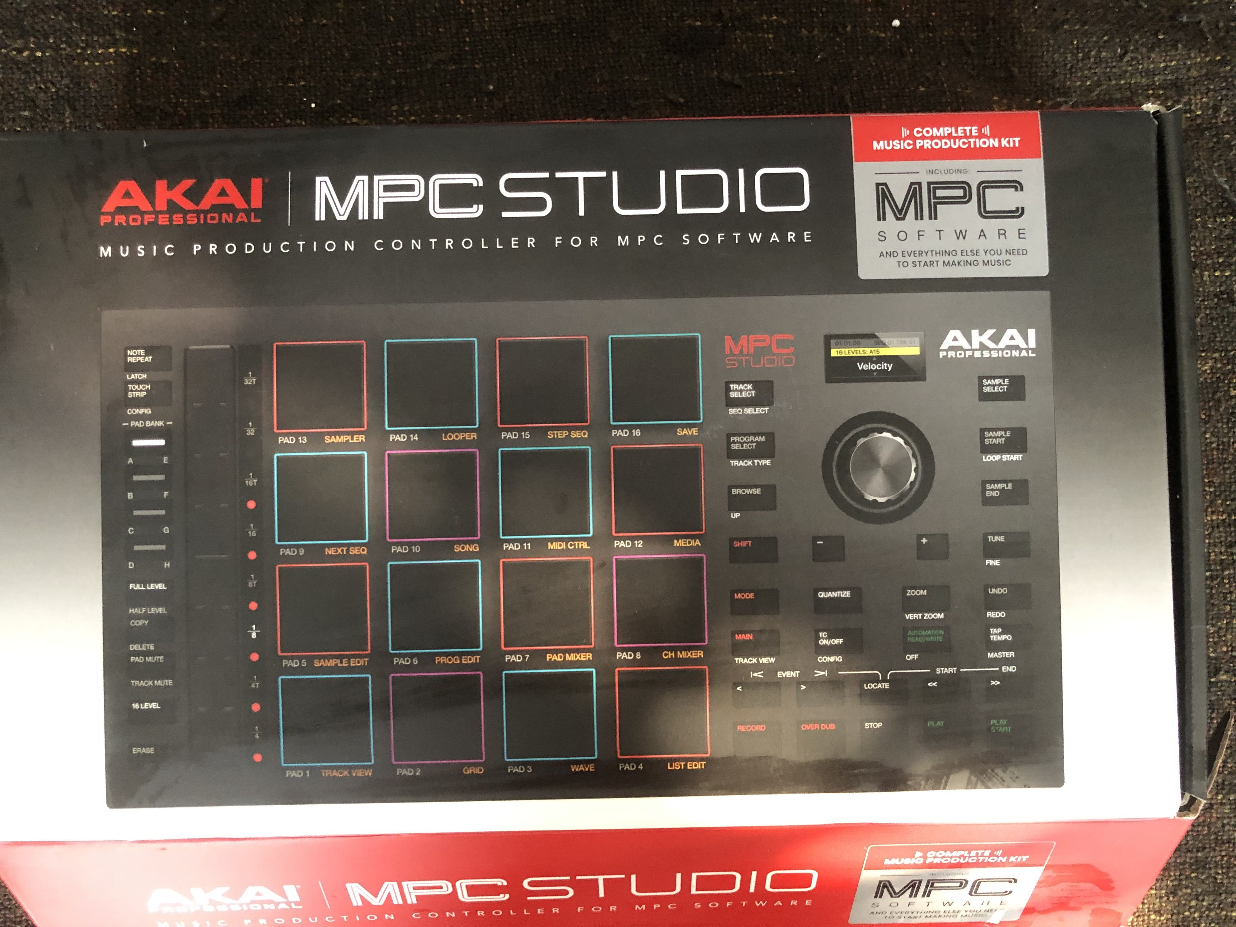 Vends MPC Studio MKII + 2 Cables Midi + Supports inclinés