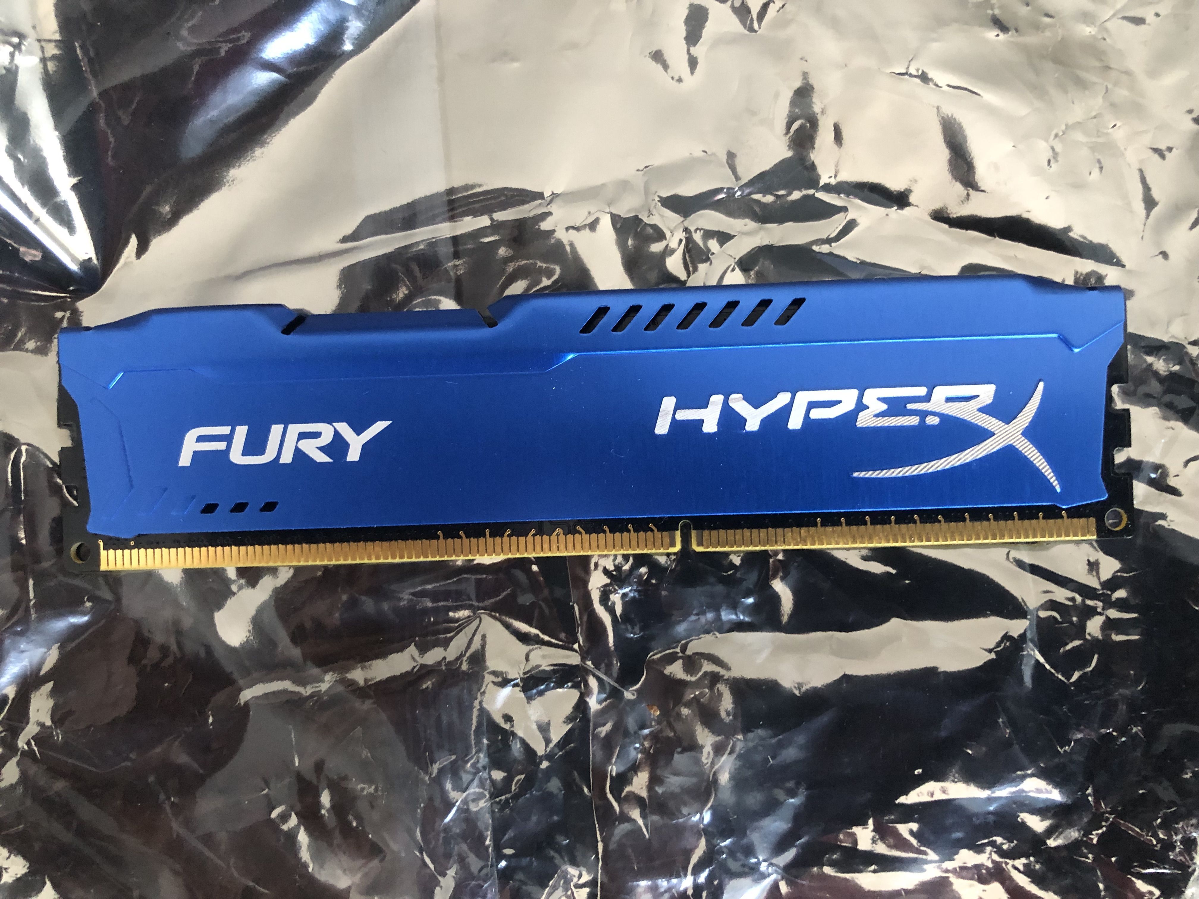 Vends mémoire vive Kingston HyperX Fury HX313C9F 4 GB