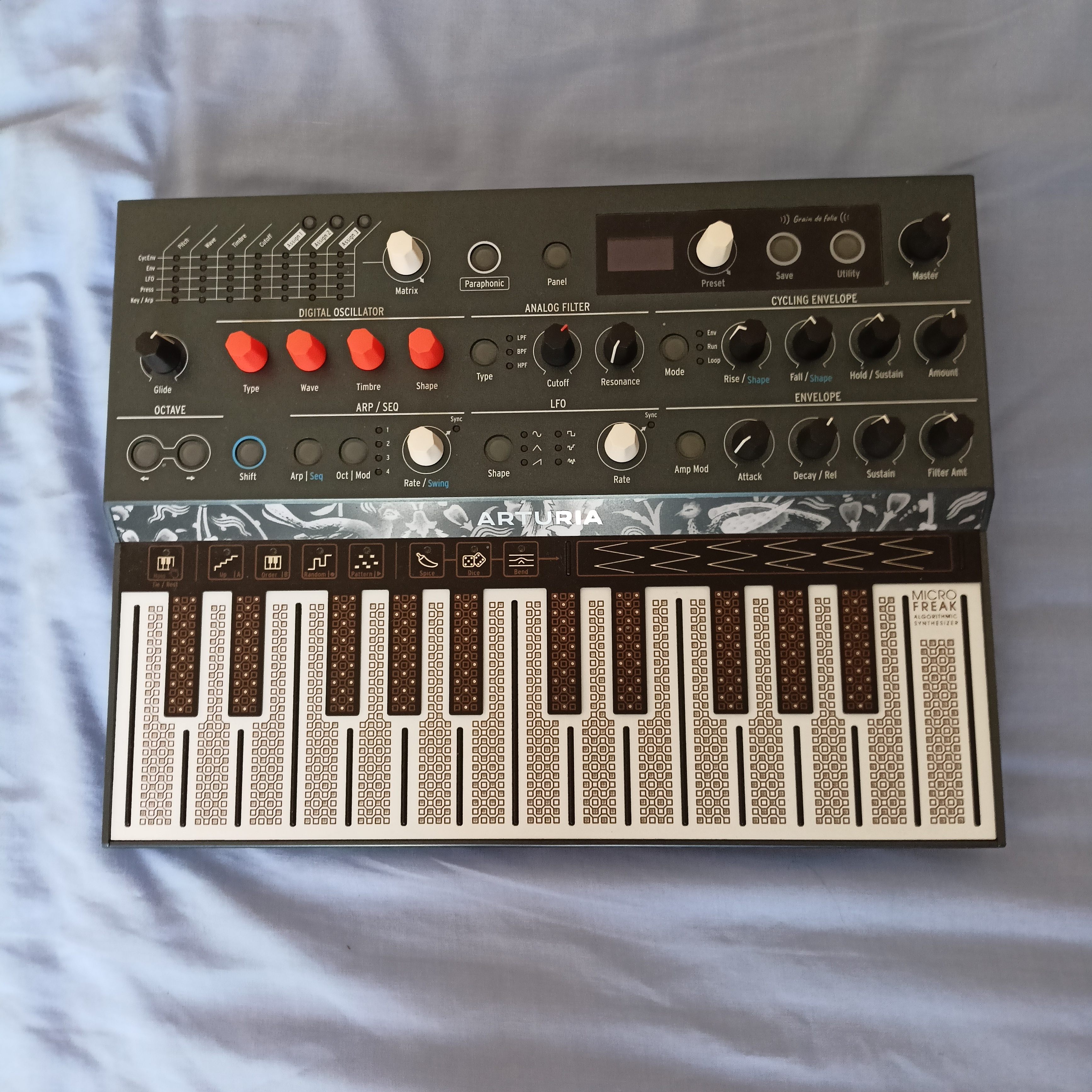 Vends synthé Arturia Microfreak avec protection Decksaver