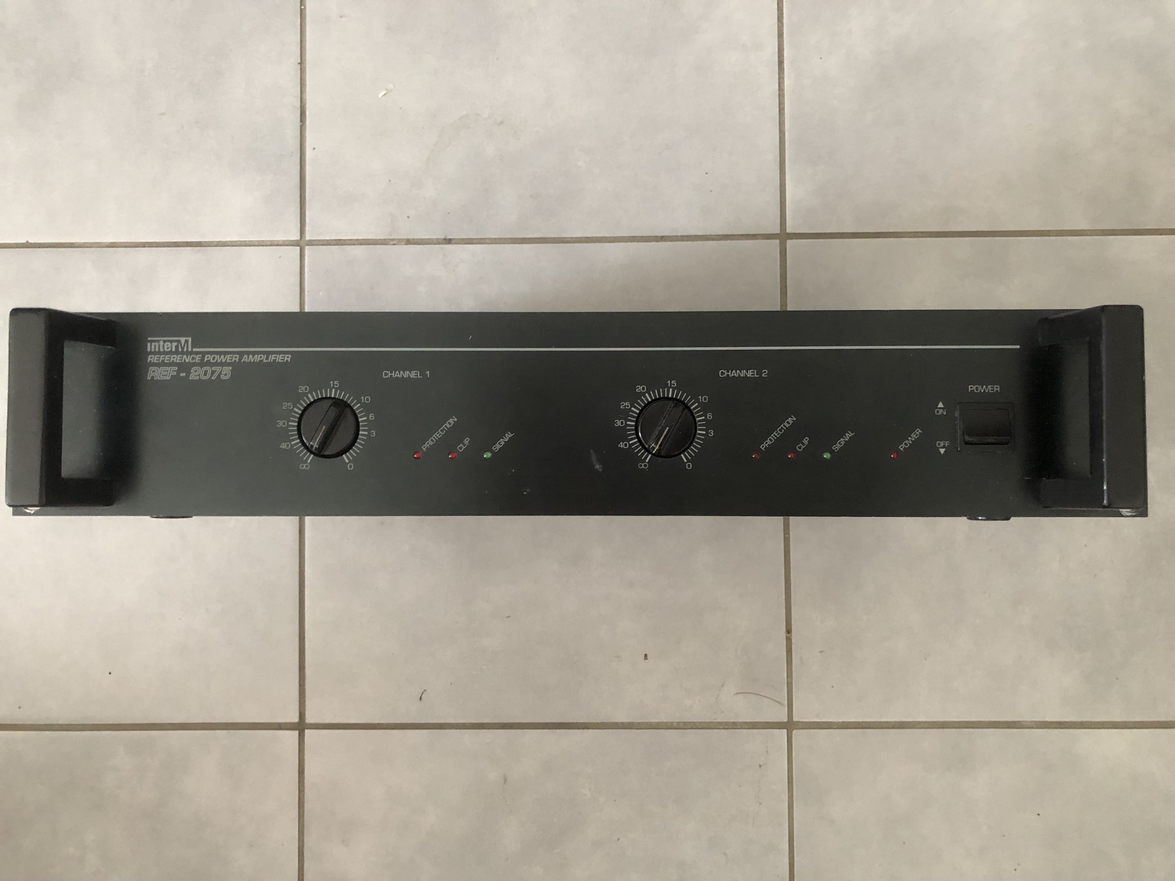 Vends pré-ampli interM Modèle 2075 bon état