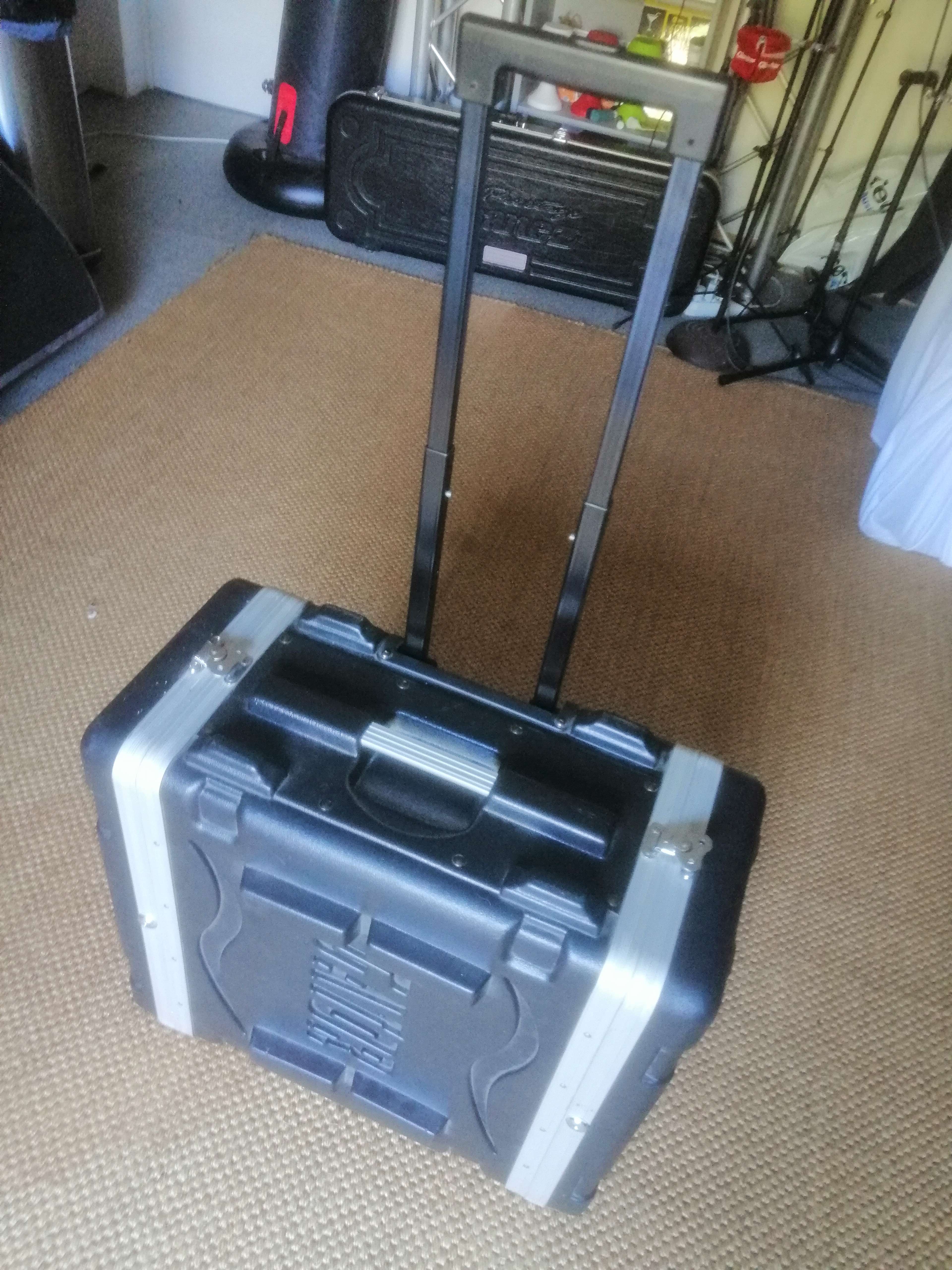Vends Flight case/Valise 19" Gator GRR-4L