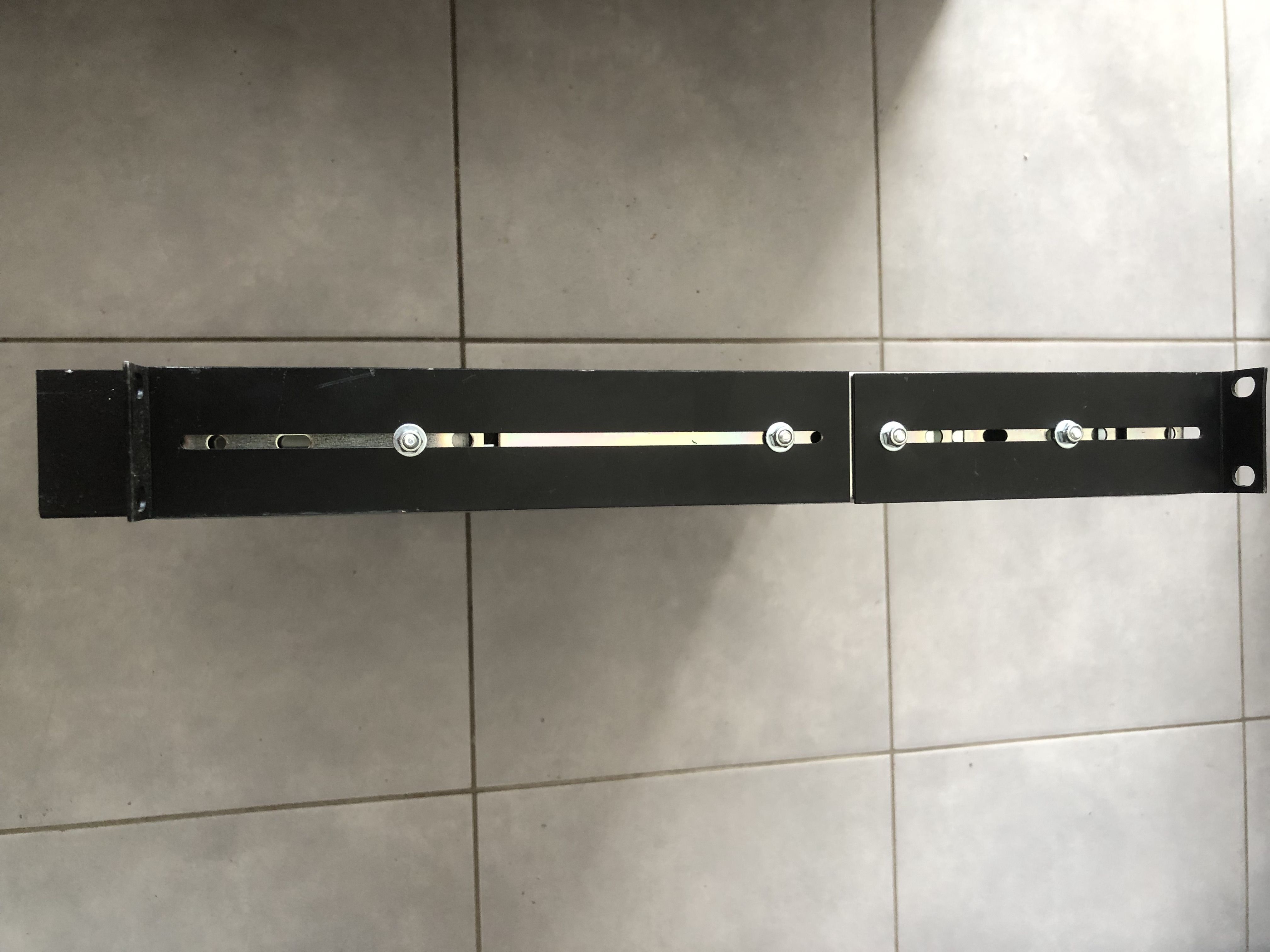 Vends Adam Hall 87556 19" 1HE Pull-Out Rails