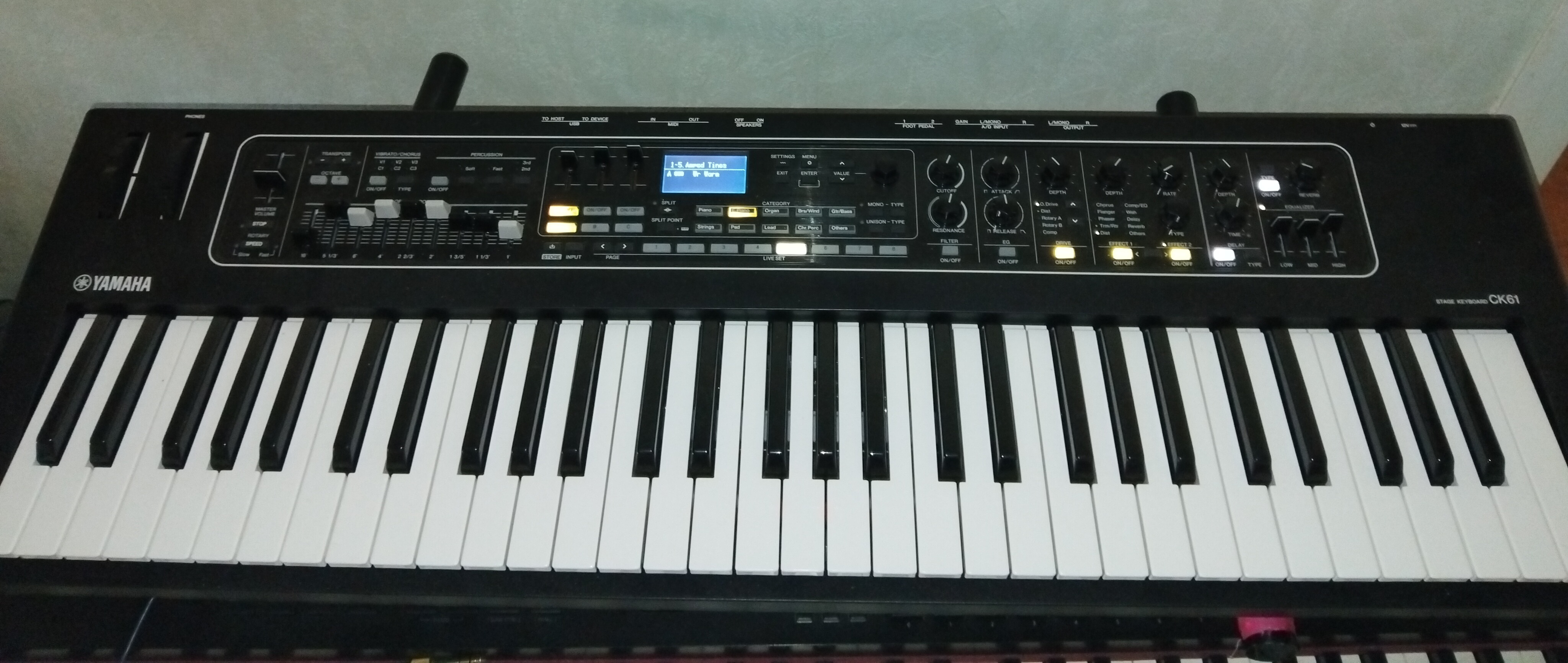 Vends CK 61 yamaha  comme neuf avec notice et carton d'origine. Expédition possible.