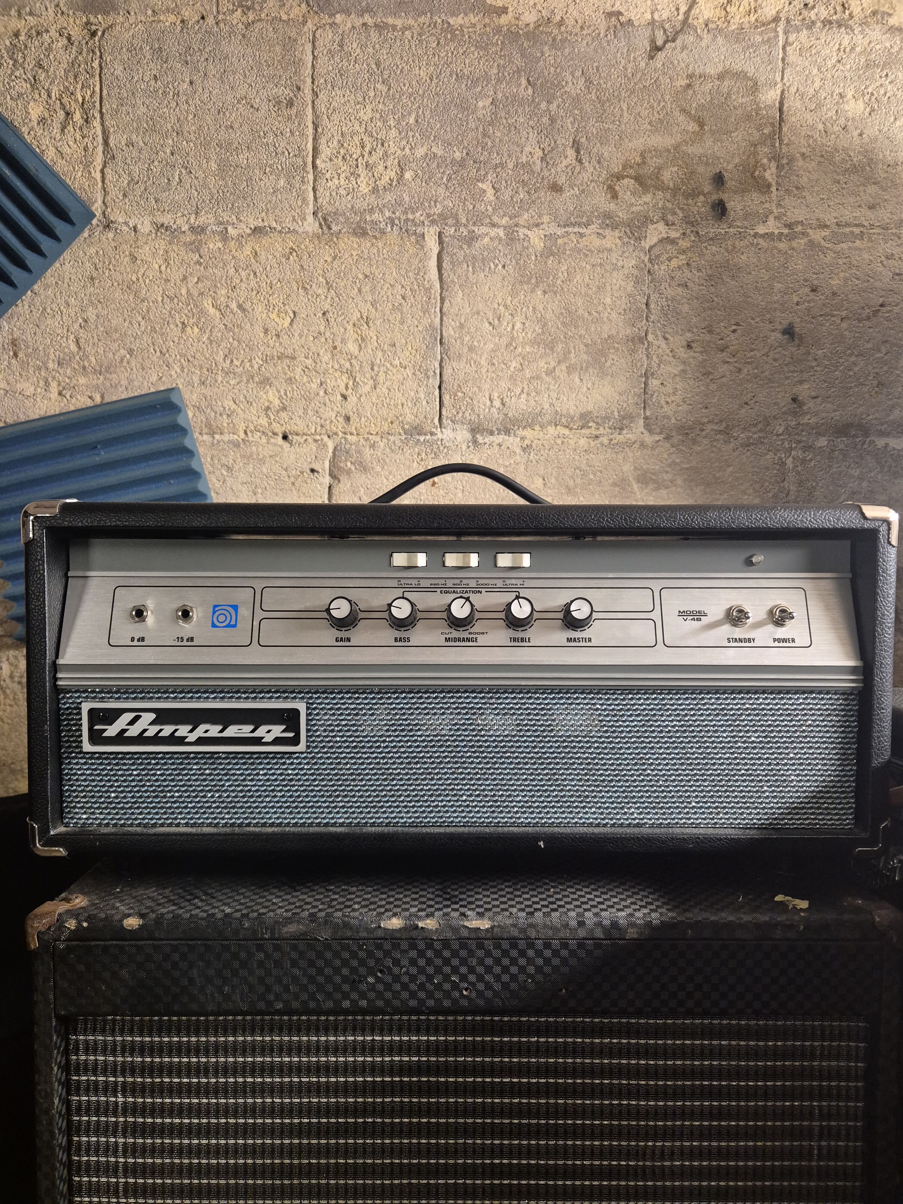 Vends Ampeg V-4B
