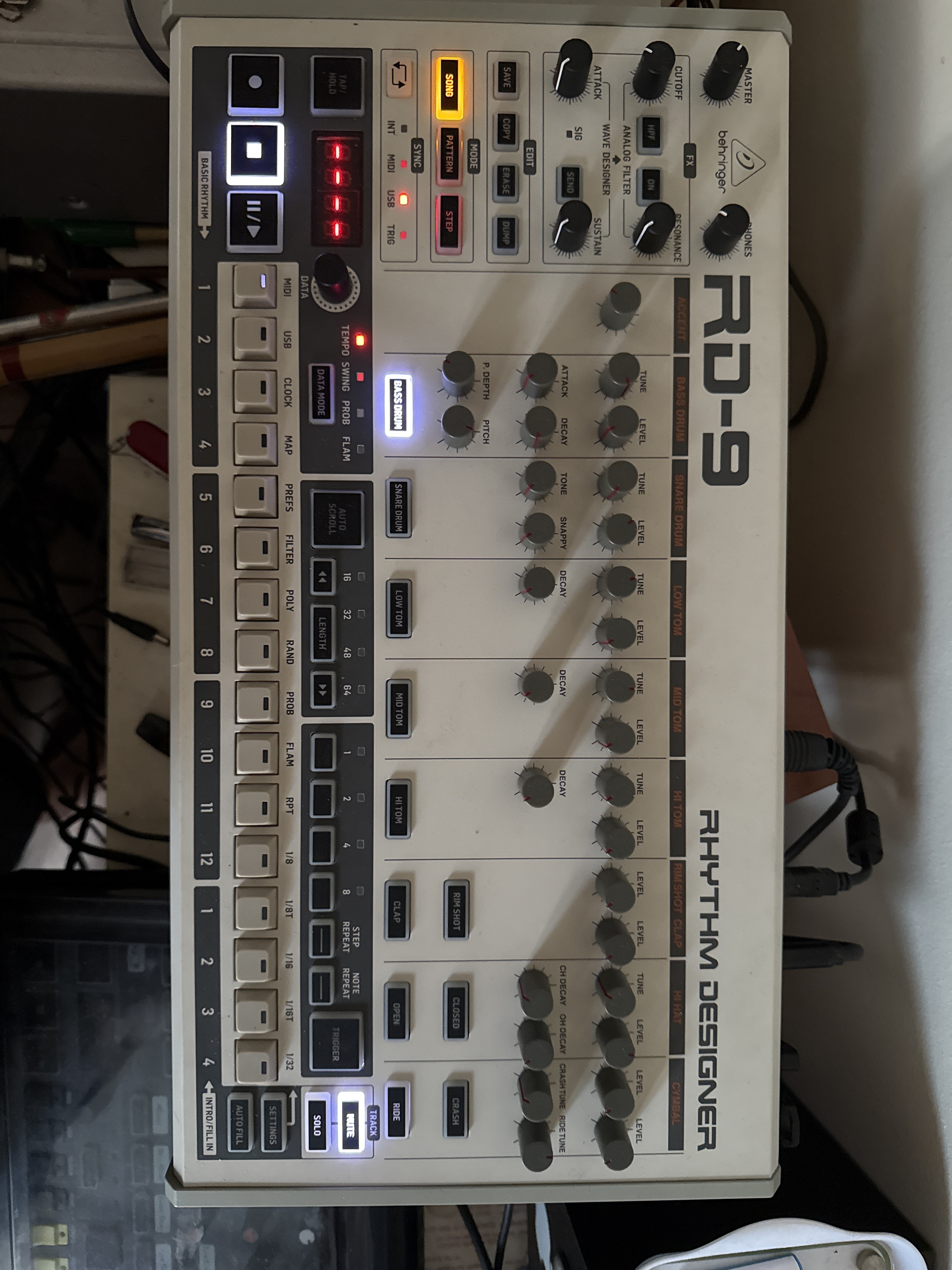 Vends Behringer rd9