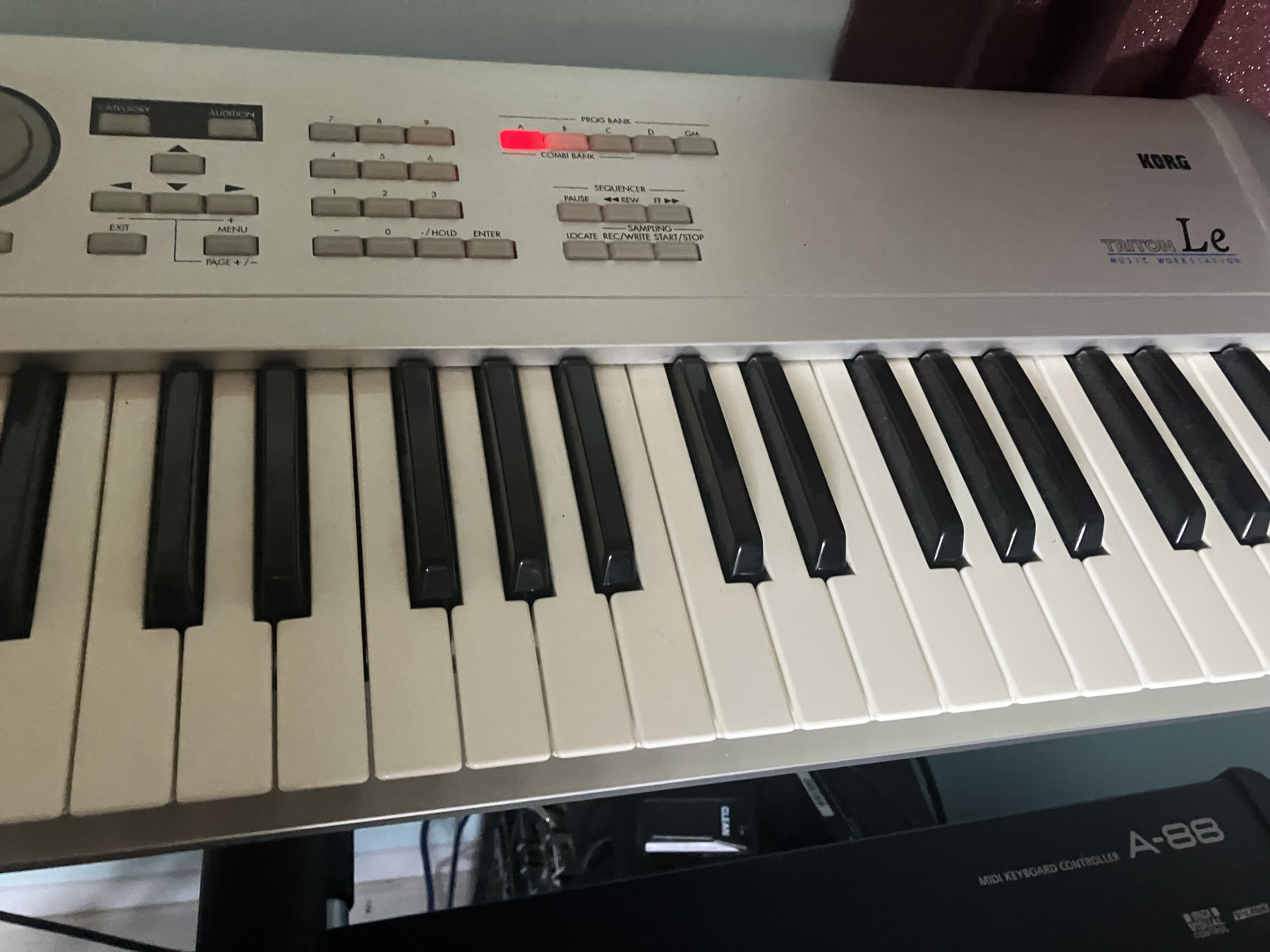 Korg Triton Le 76 (9231)