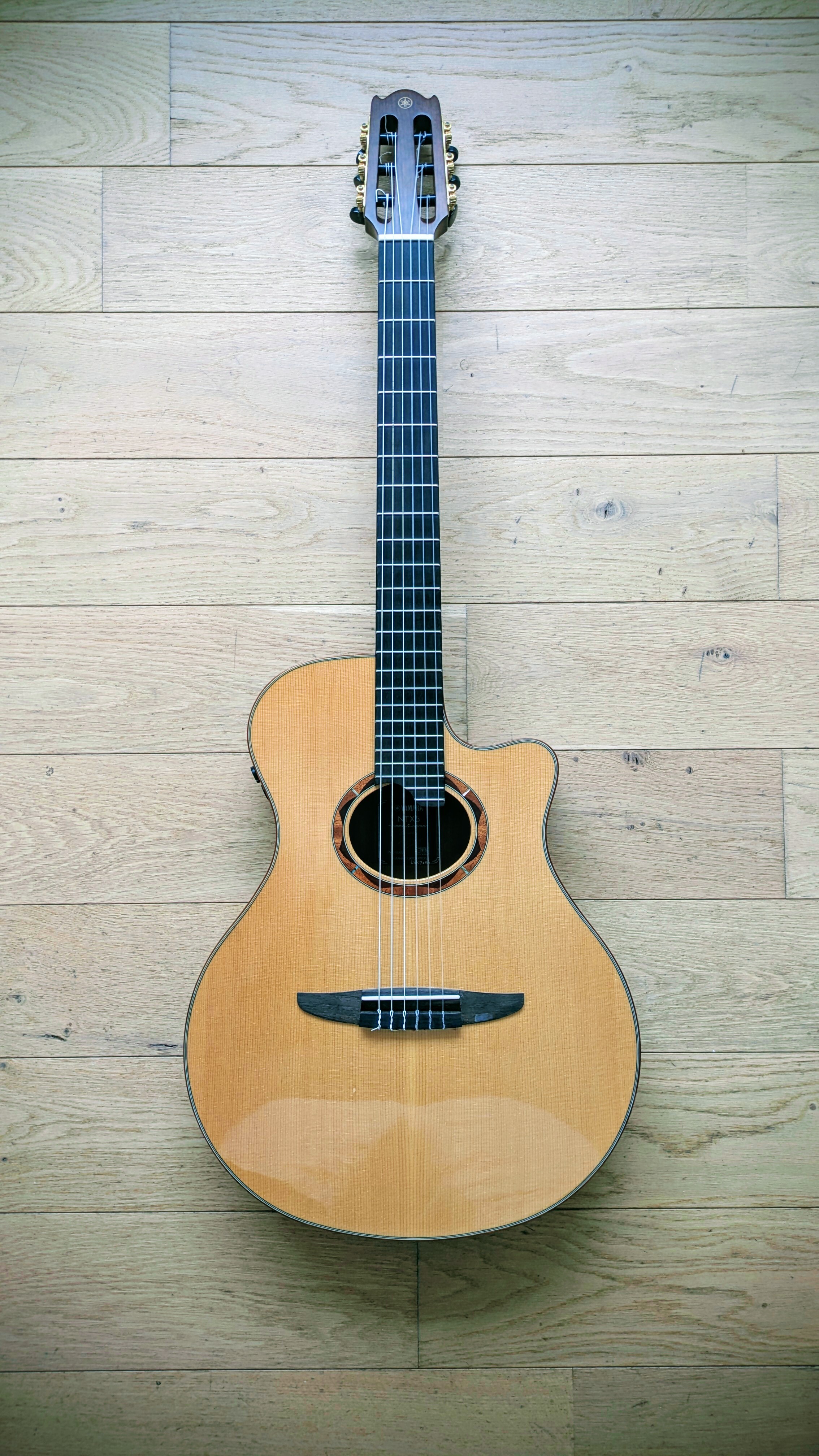 Vends Yamaha NTX5NT NAT JapanVends guitare nylon electro acoustique Yamaha NTX5NT NAT de 2021, excellente fabrication japonaise