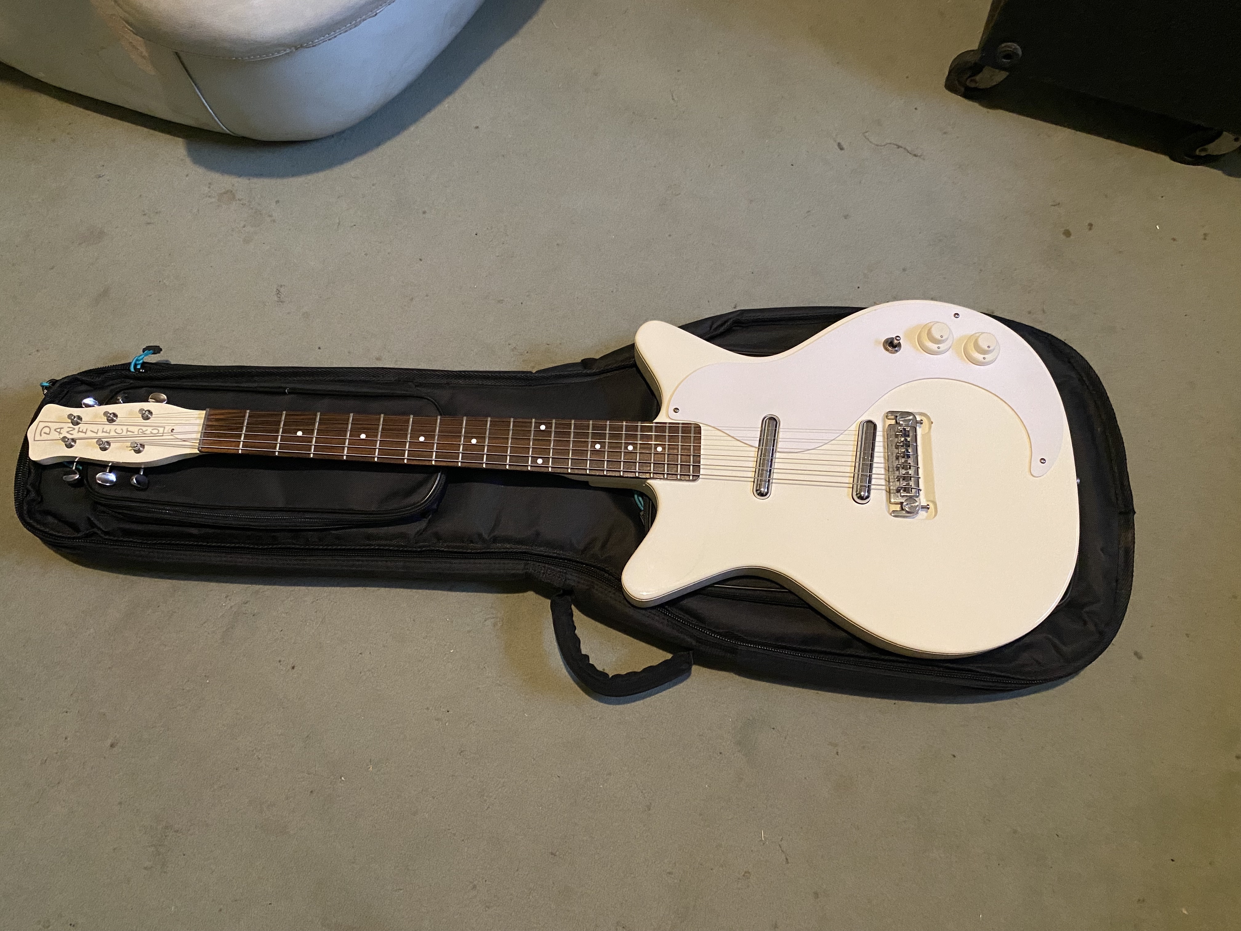 Danelectro DC 59 NOS de 2003 made in Korea vends/échange