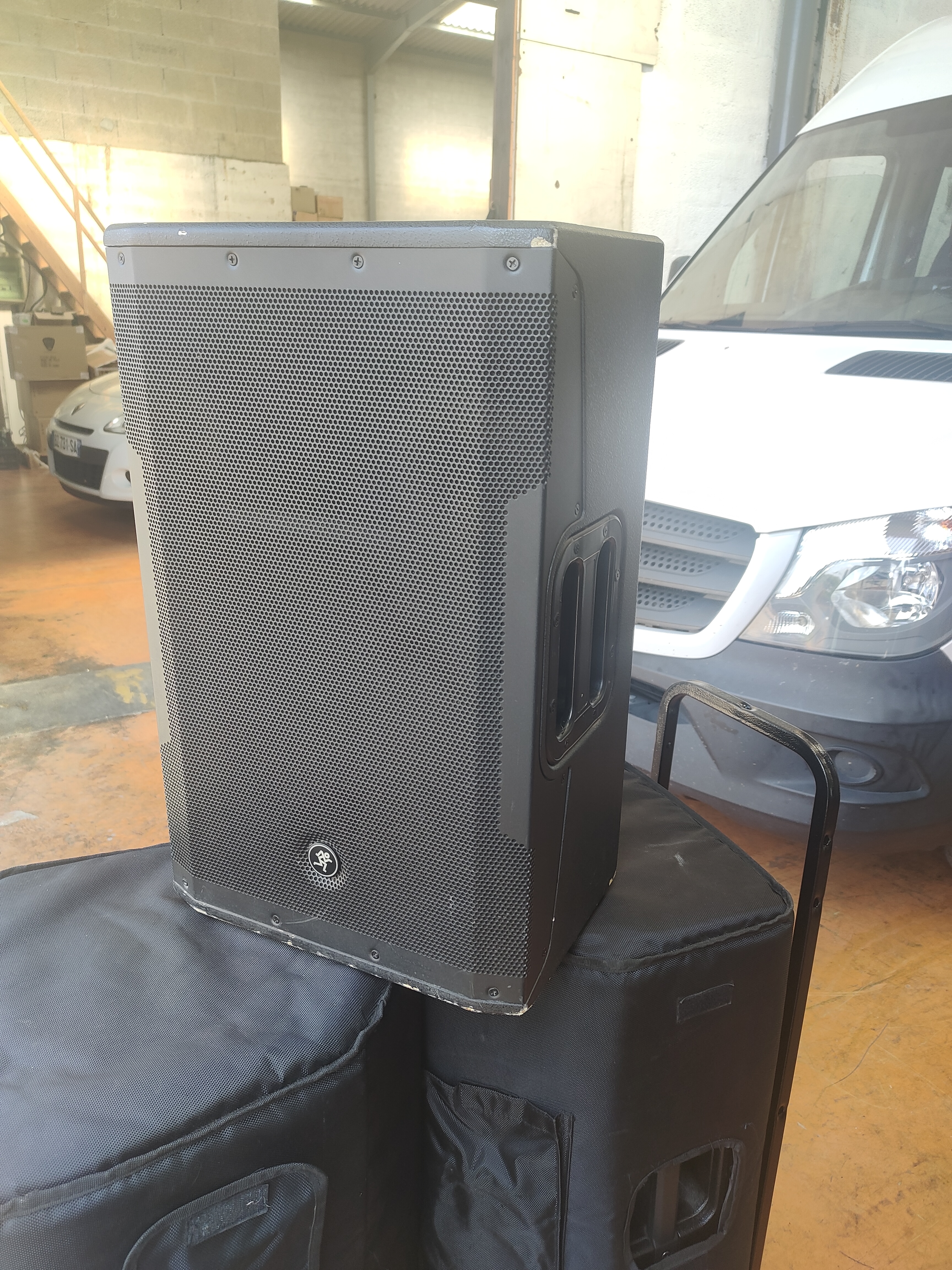 Vends enceintes Mackie SRM550 avec housses Mackie