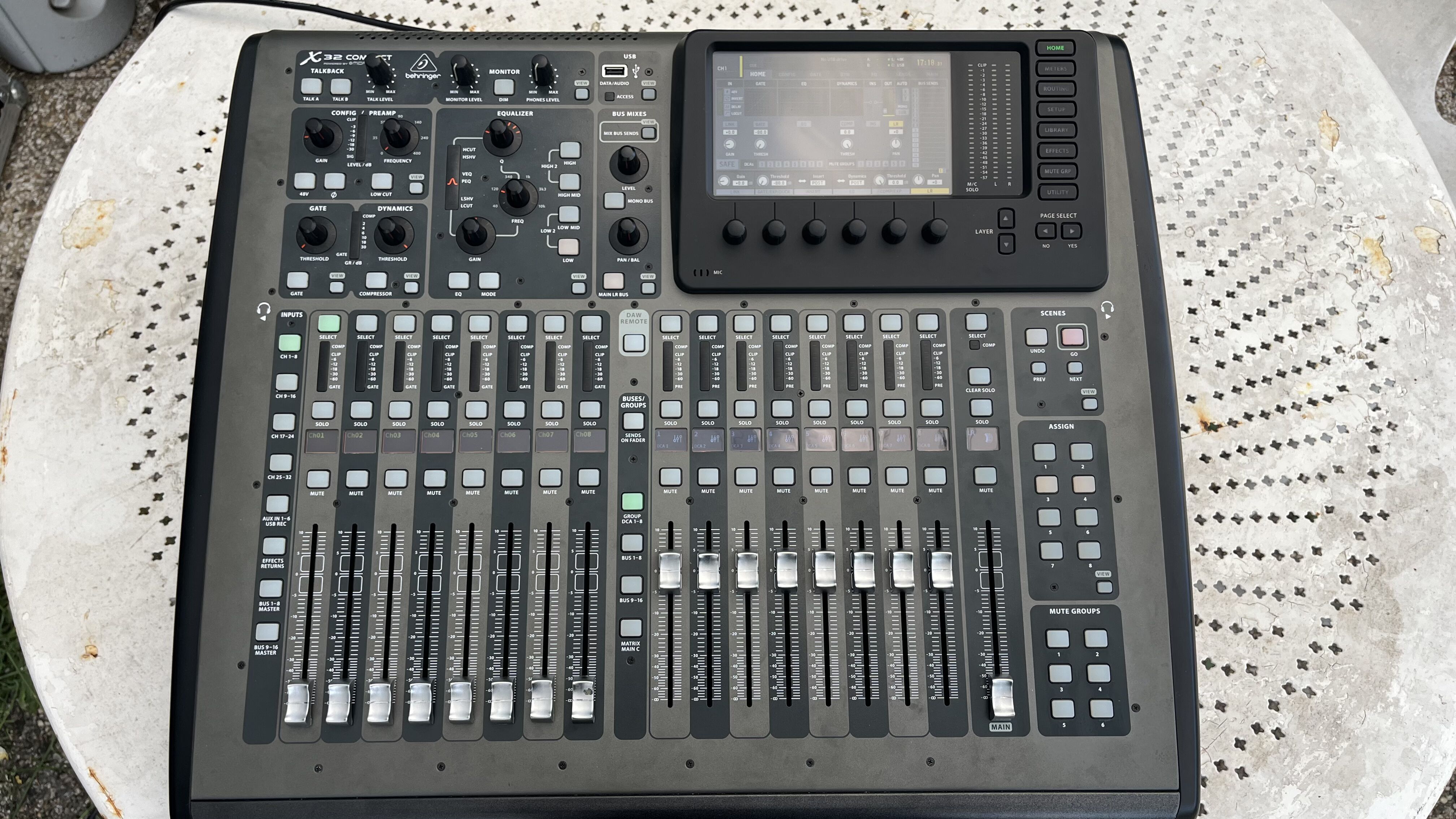 Vends Behringer X32 Compact