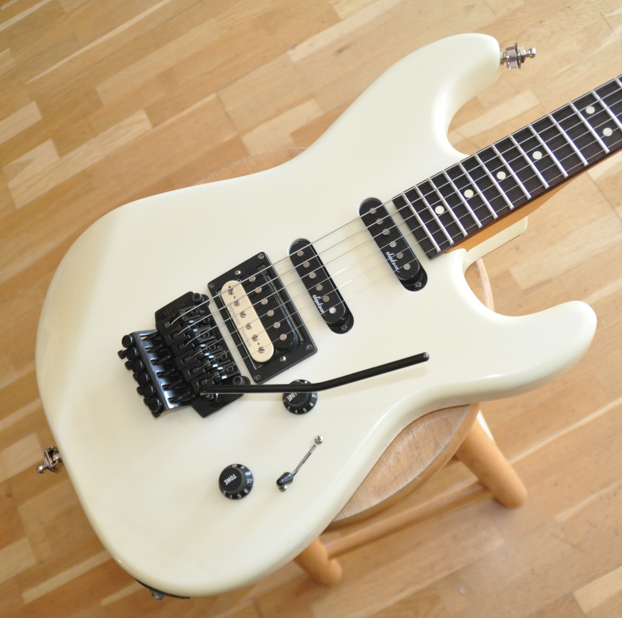 Charvel Model 3 Pearl White (1988 Made In Japan)