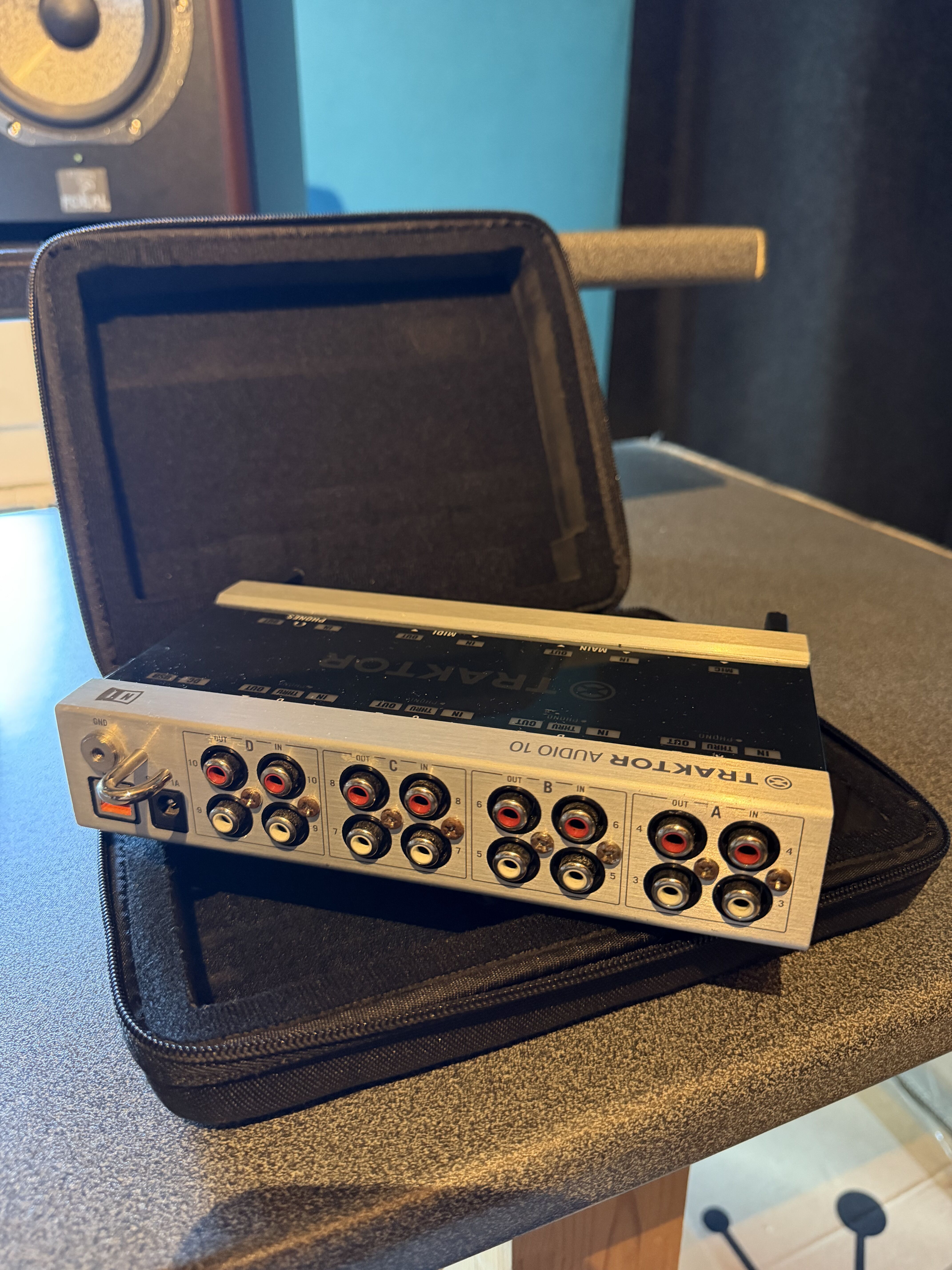 native-instruments-traktor-audio-10-6880416
