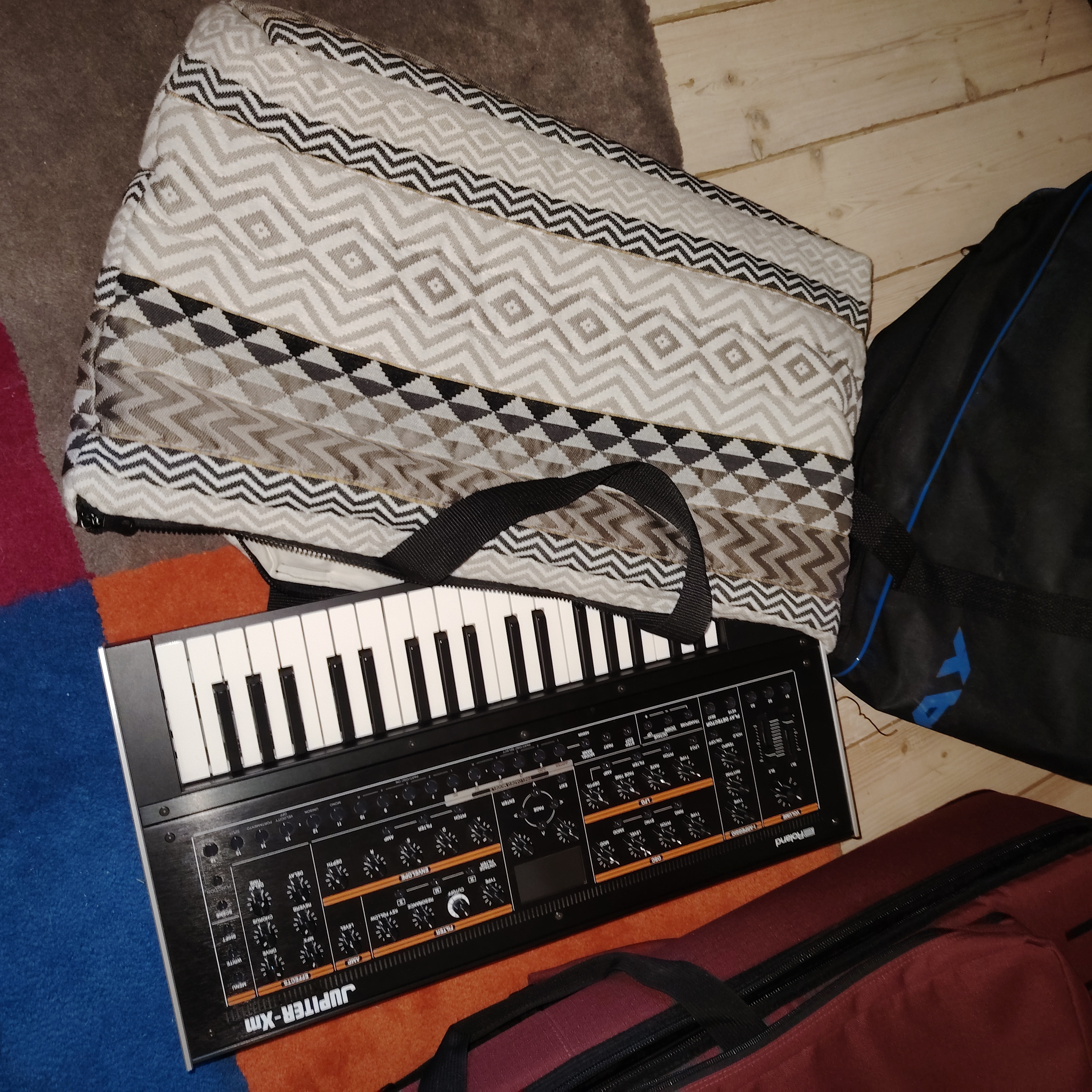 Vends synthétiseur Roland XM