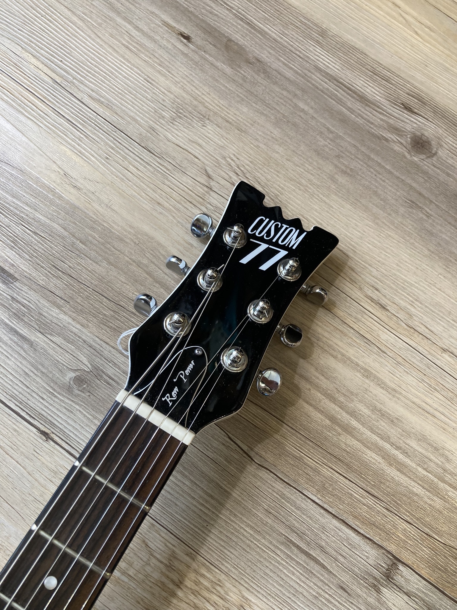 Custom77 London's Burning Raw Power (7439)