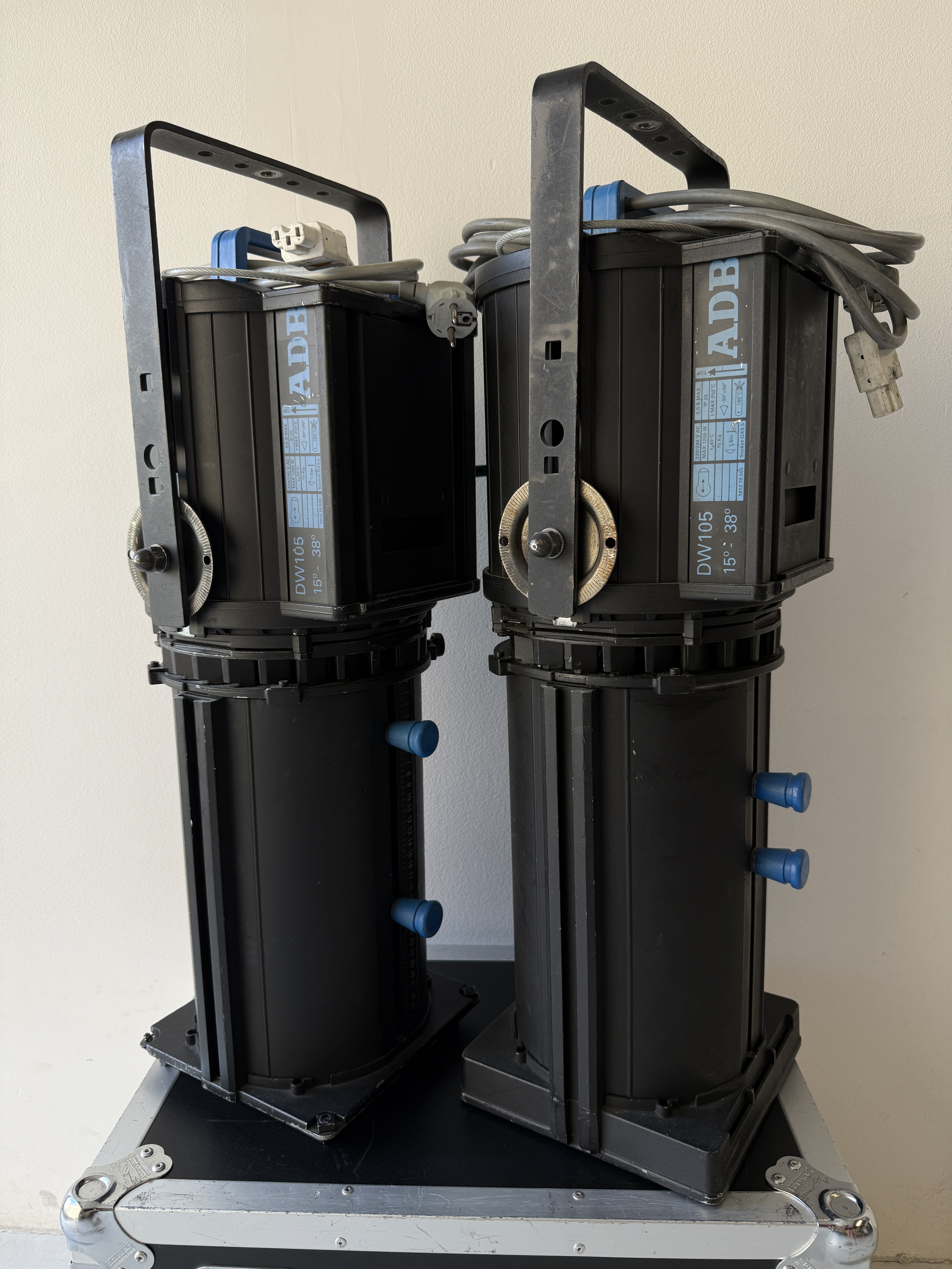 Lot de 2 découpes ADB DW105