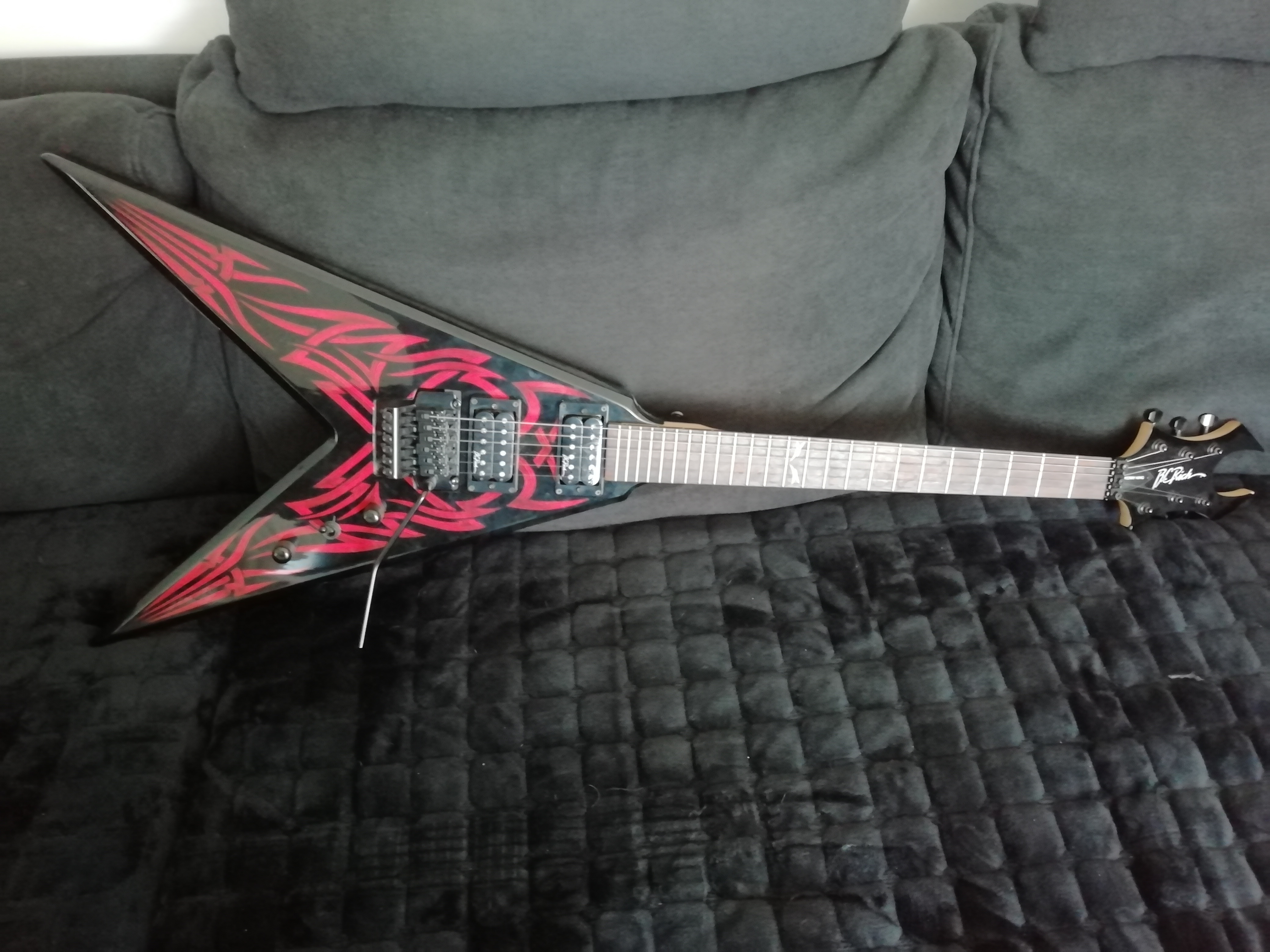 Bc rich kkv2 onyx tribal Floyd rose 