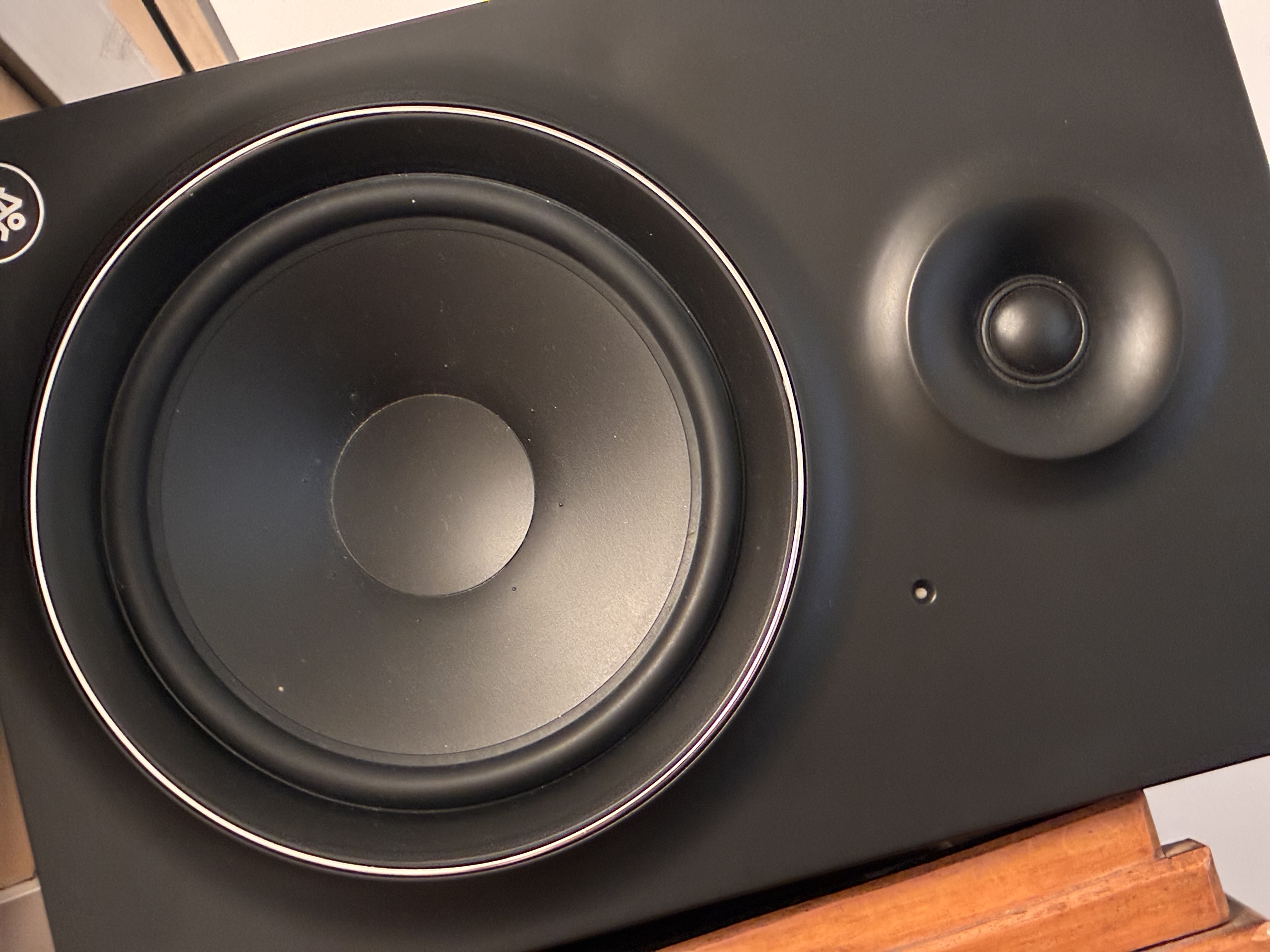 Mackie MR8 mk2