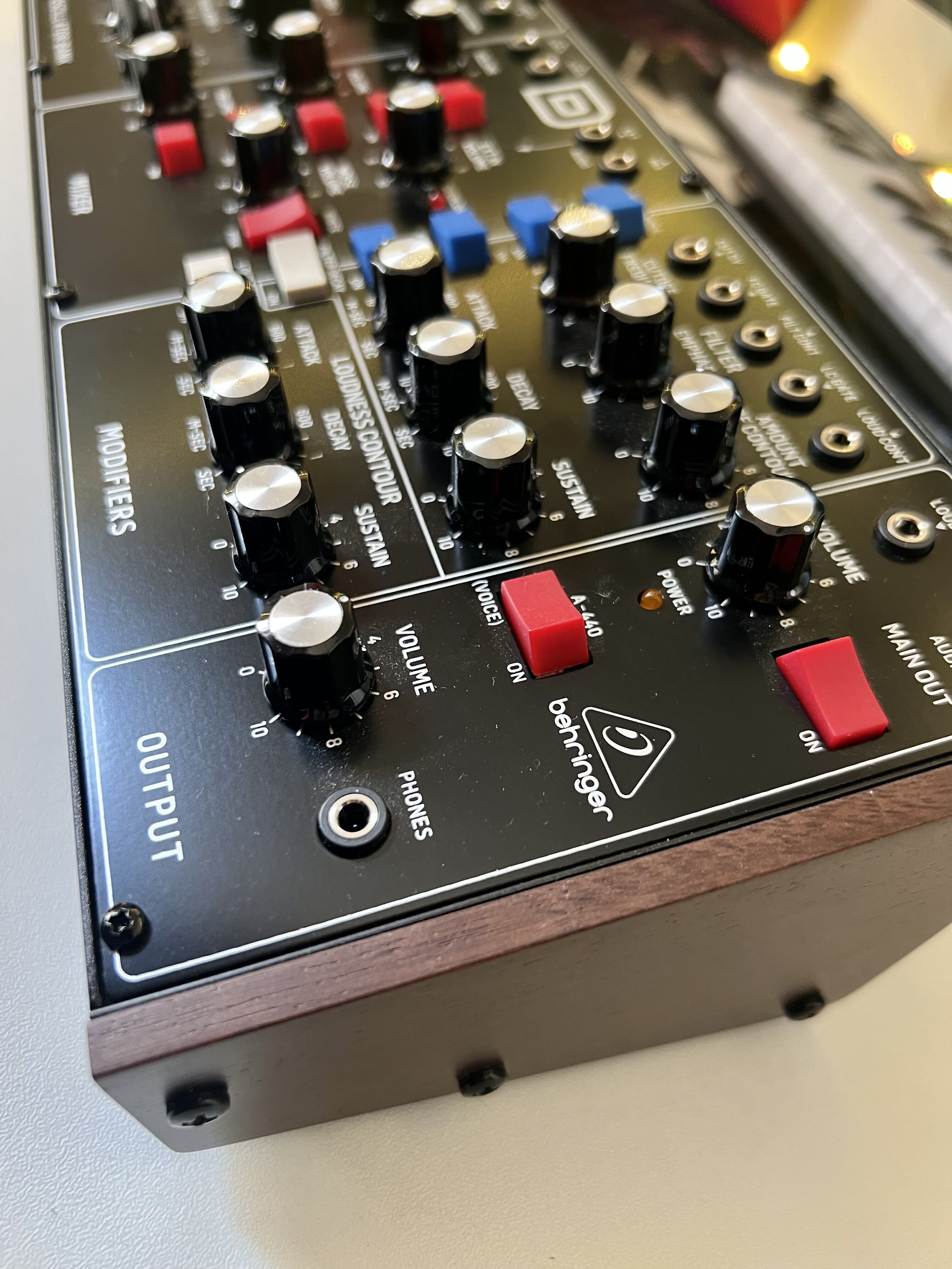 Behringer Model D (47287)