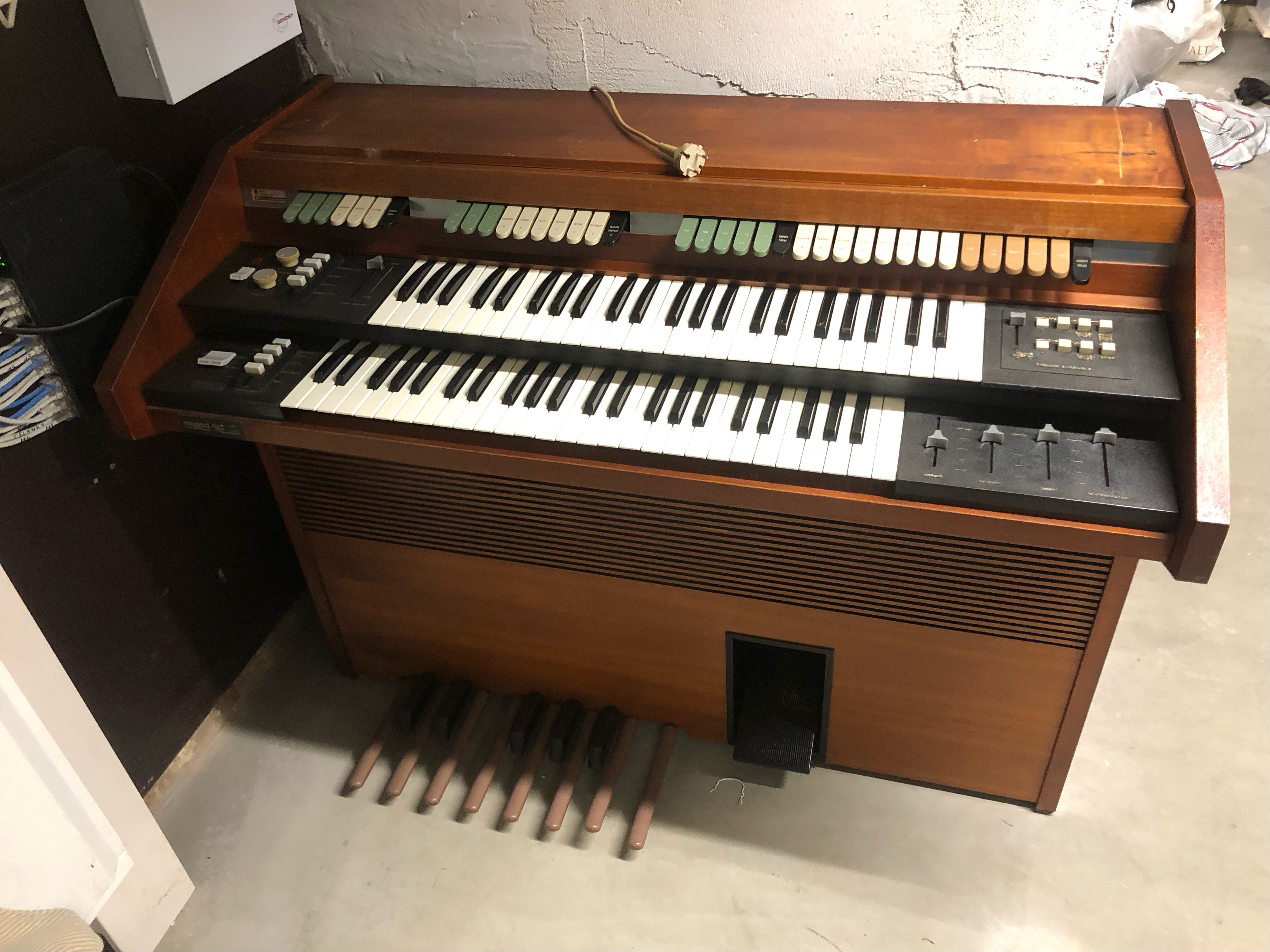 Eminent 510 Deluxe (Eminent 310 + octave supplémentaire)