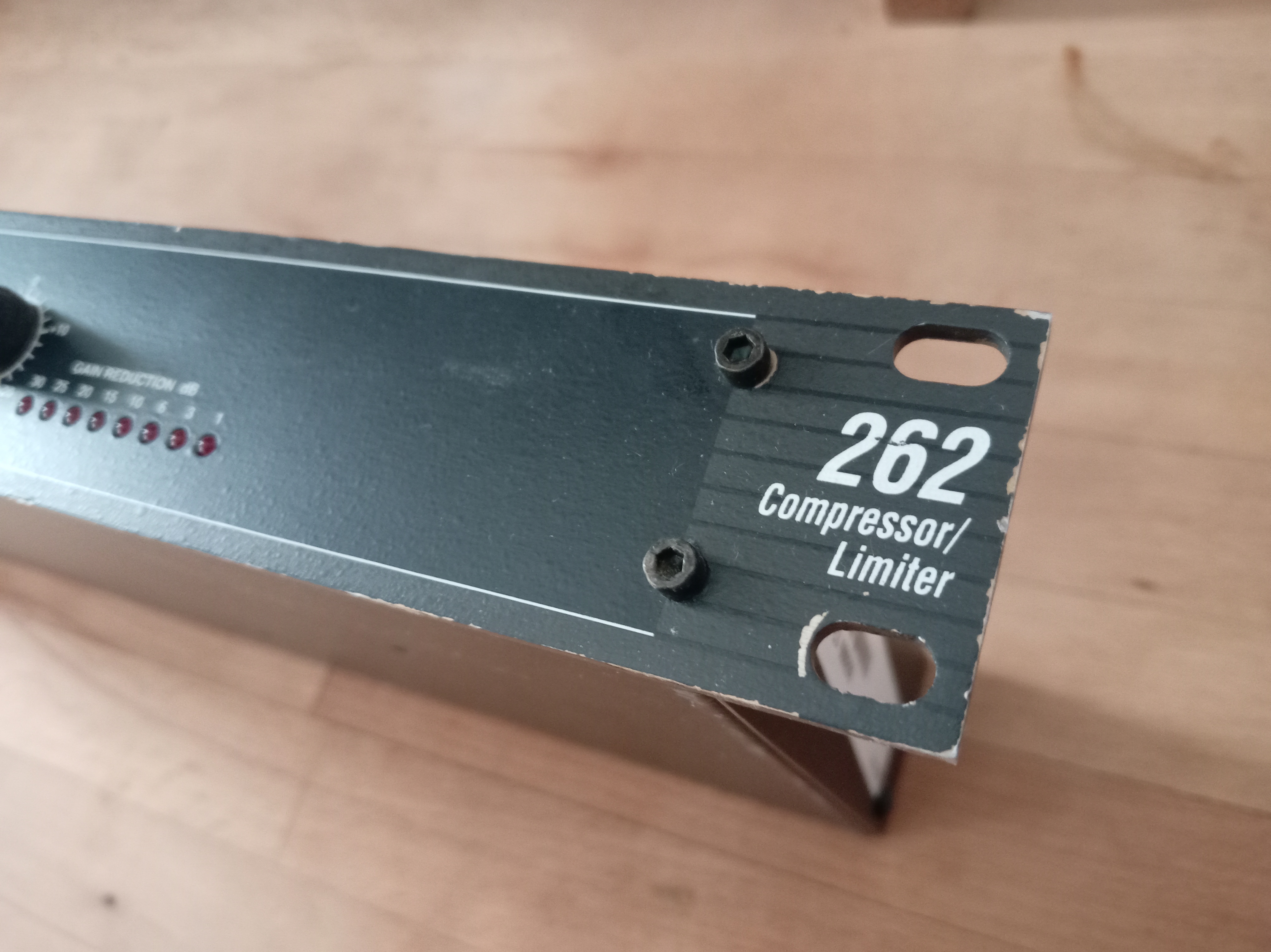 dbx 262 (75952)
