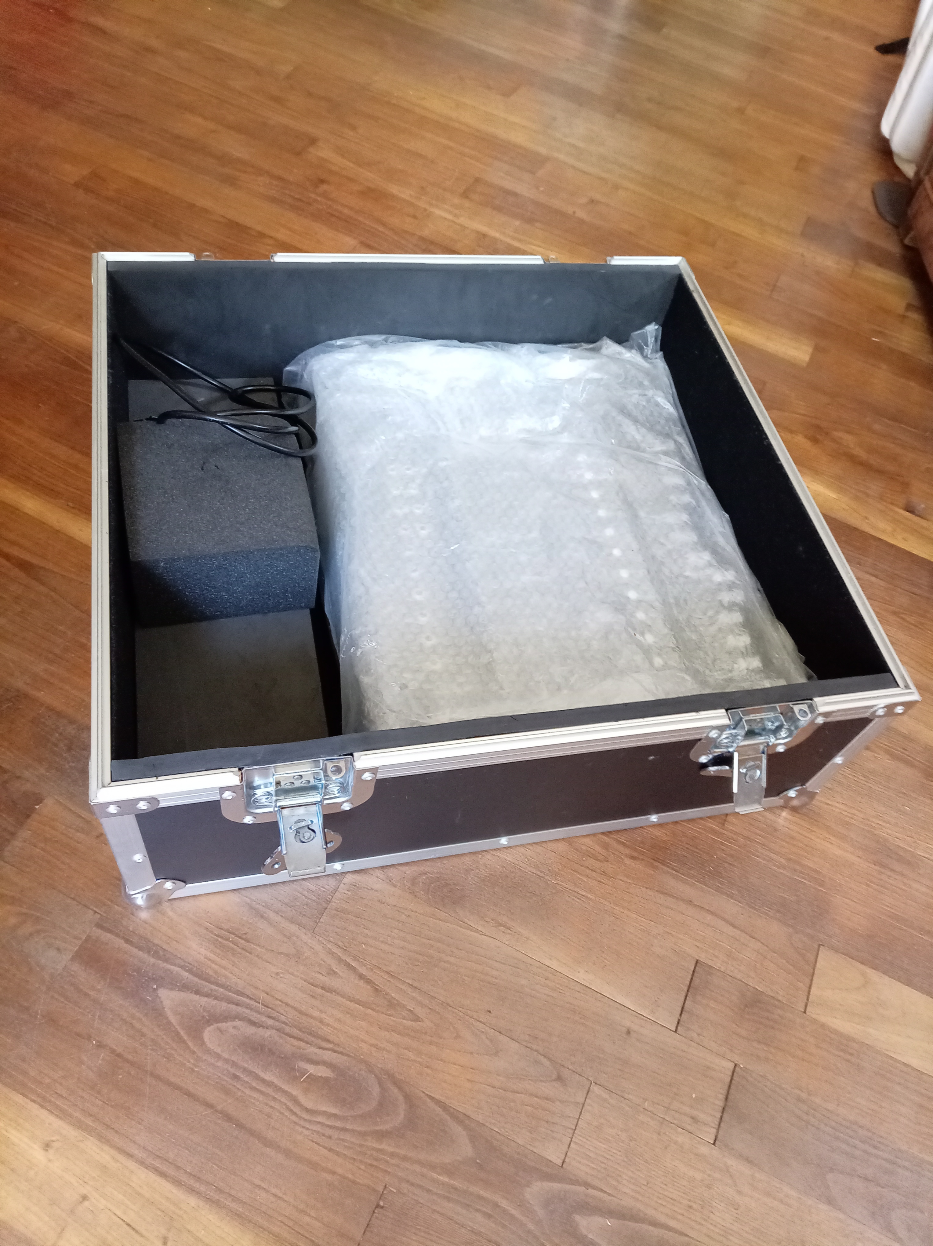 Vends flight case Power Acoustics utilisable pour table de mixage