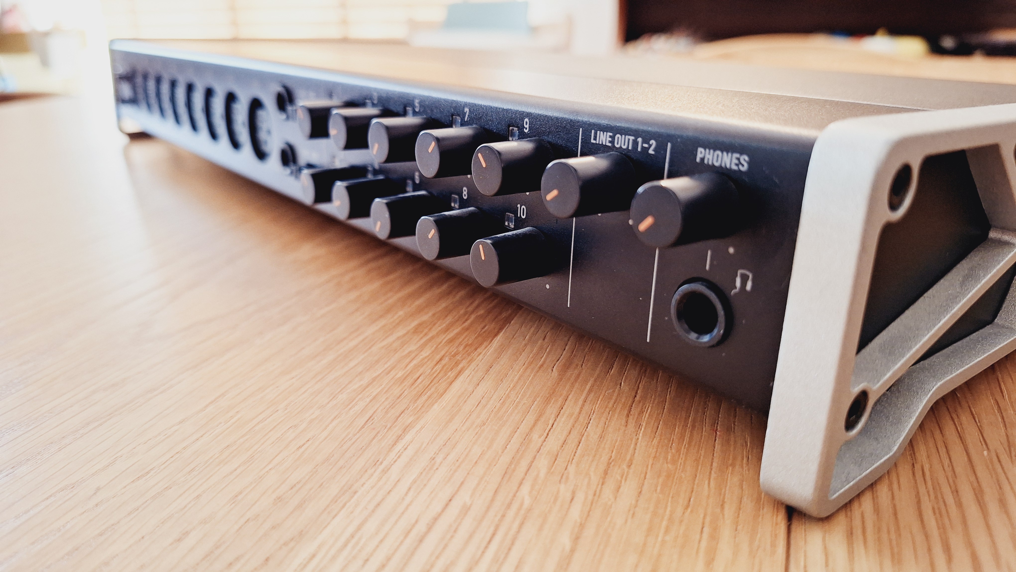 Tascam US-16X08 (45894)