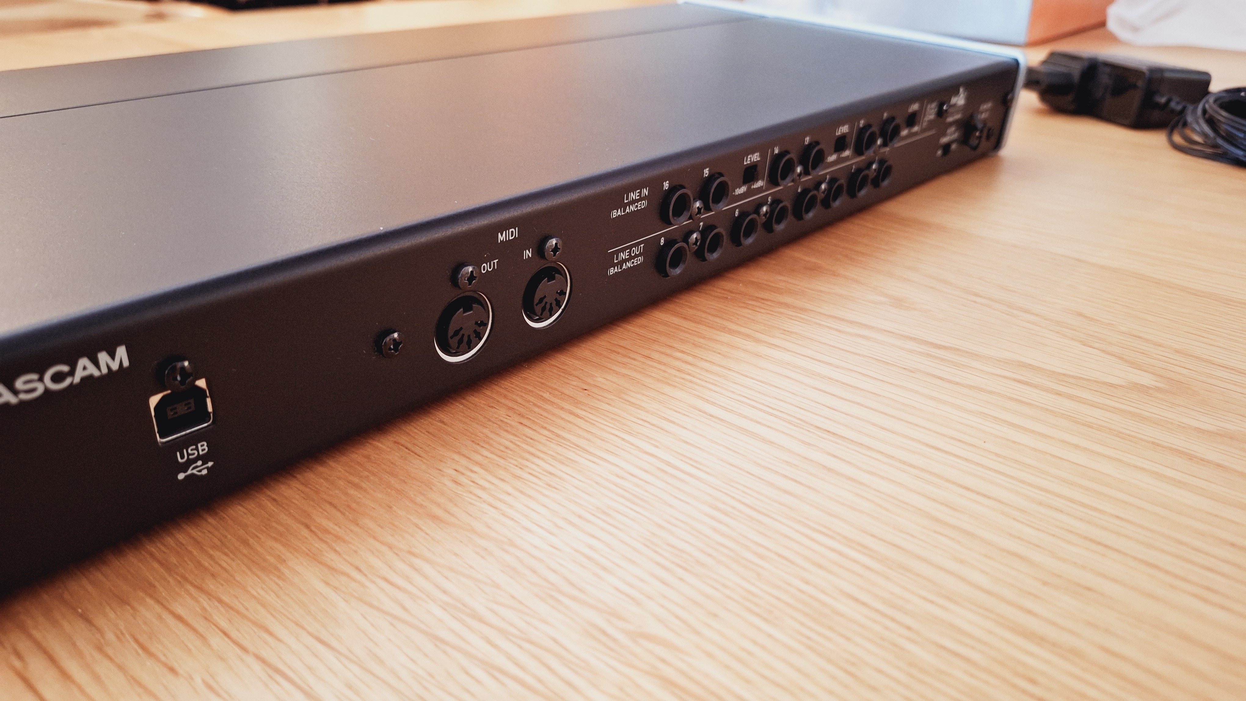 Tascam US-16X08 (41268)