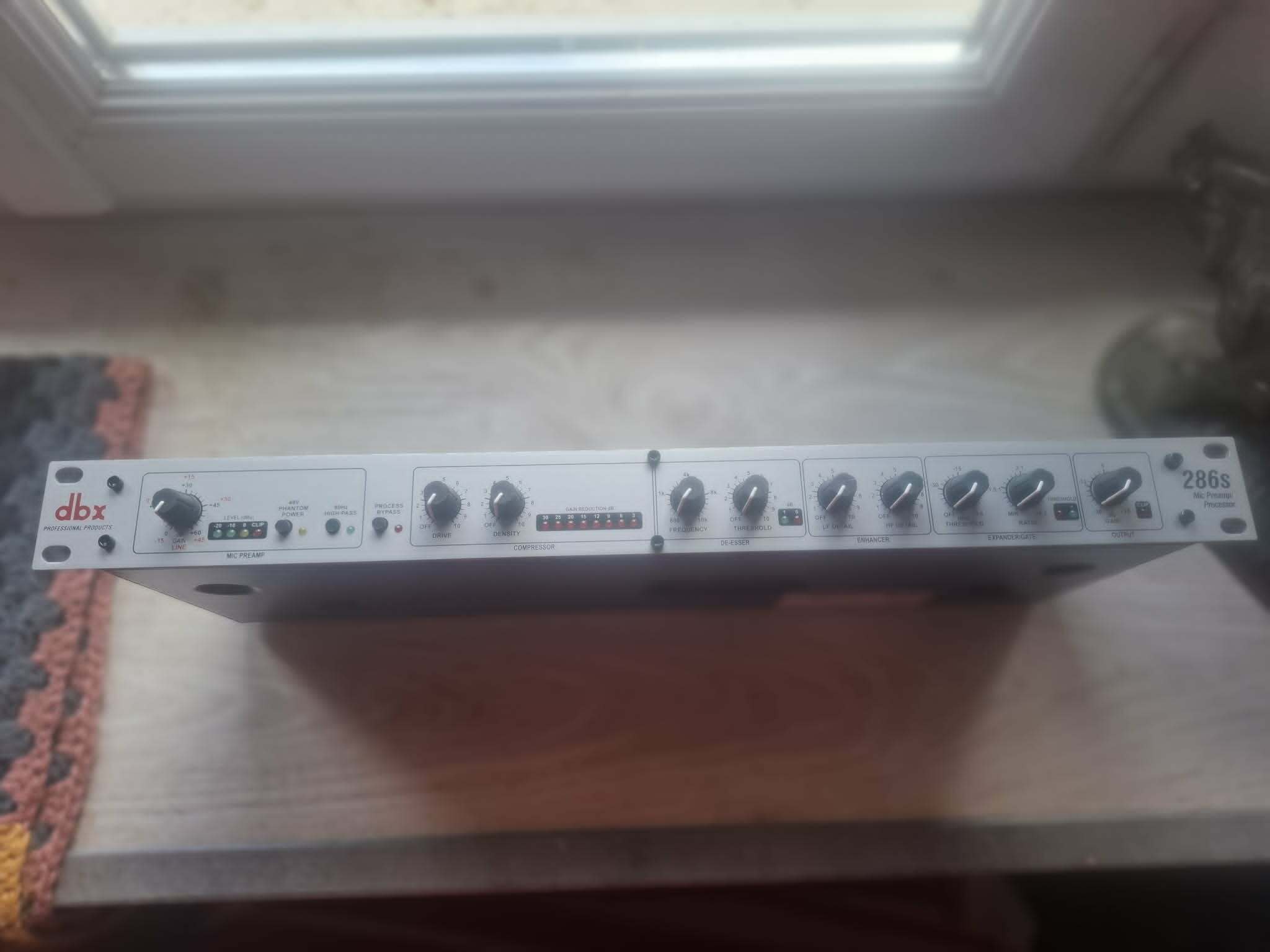 Pré-ampli et processeur de dynamique DBX 286S