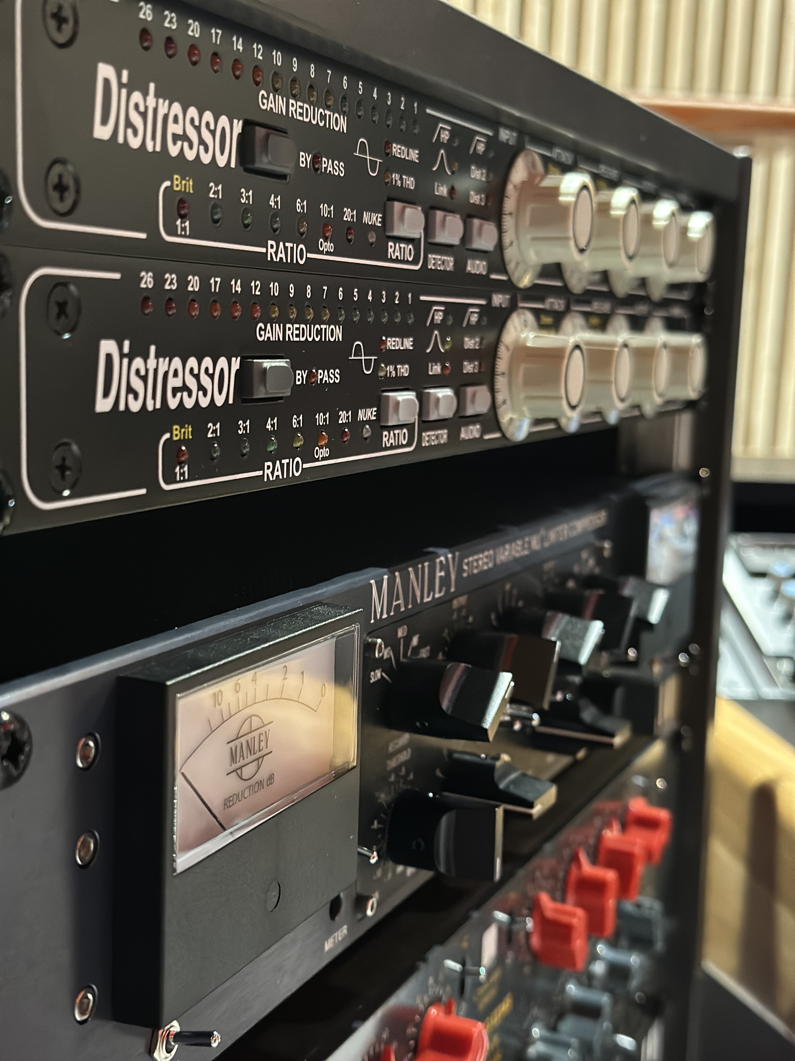Empirical Labs EL8XS Distressor Appairé avec Brit Mod