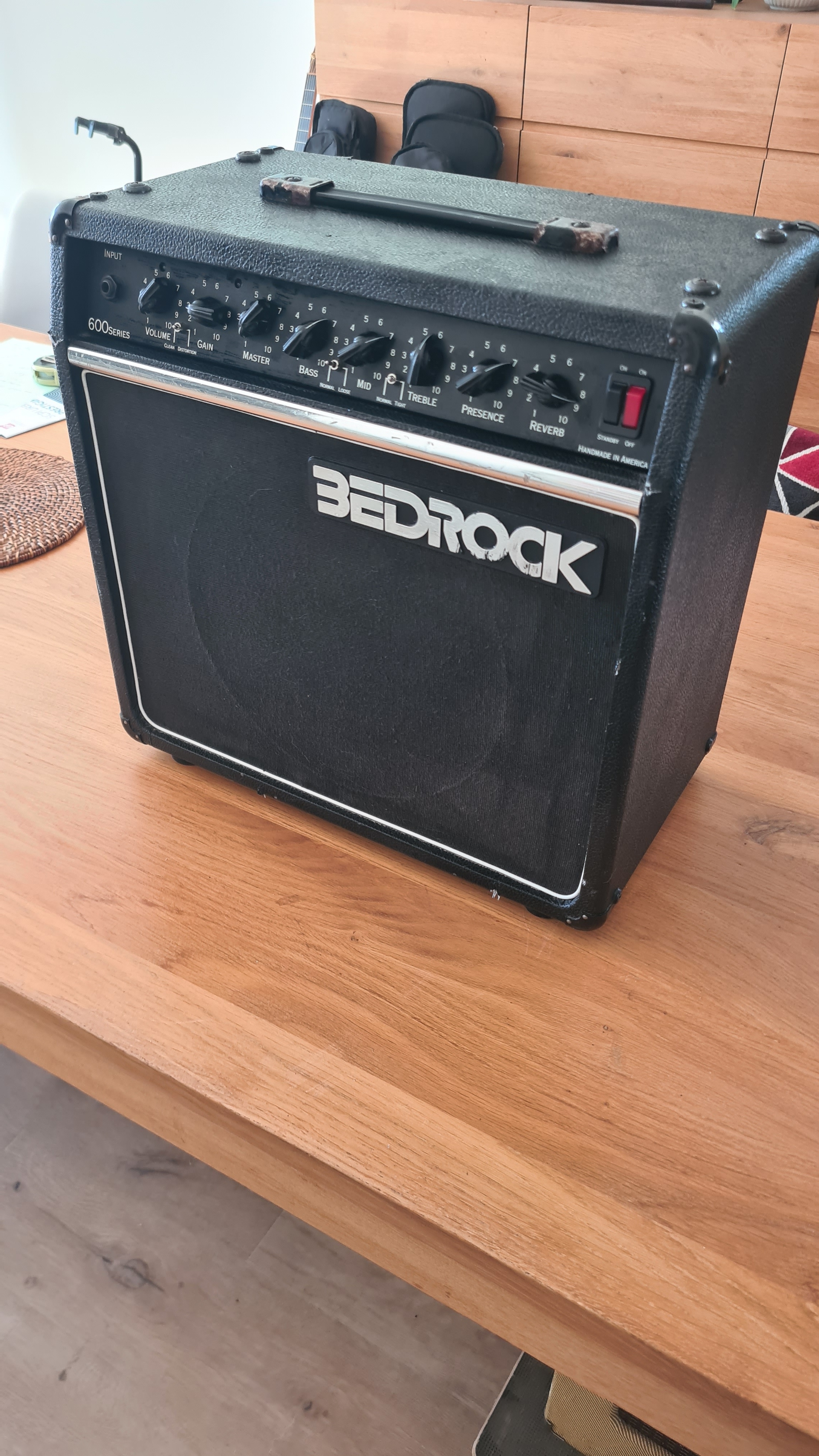 Vends Ampli Lampe Bedrock 600Series