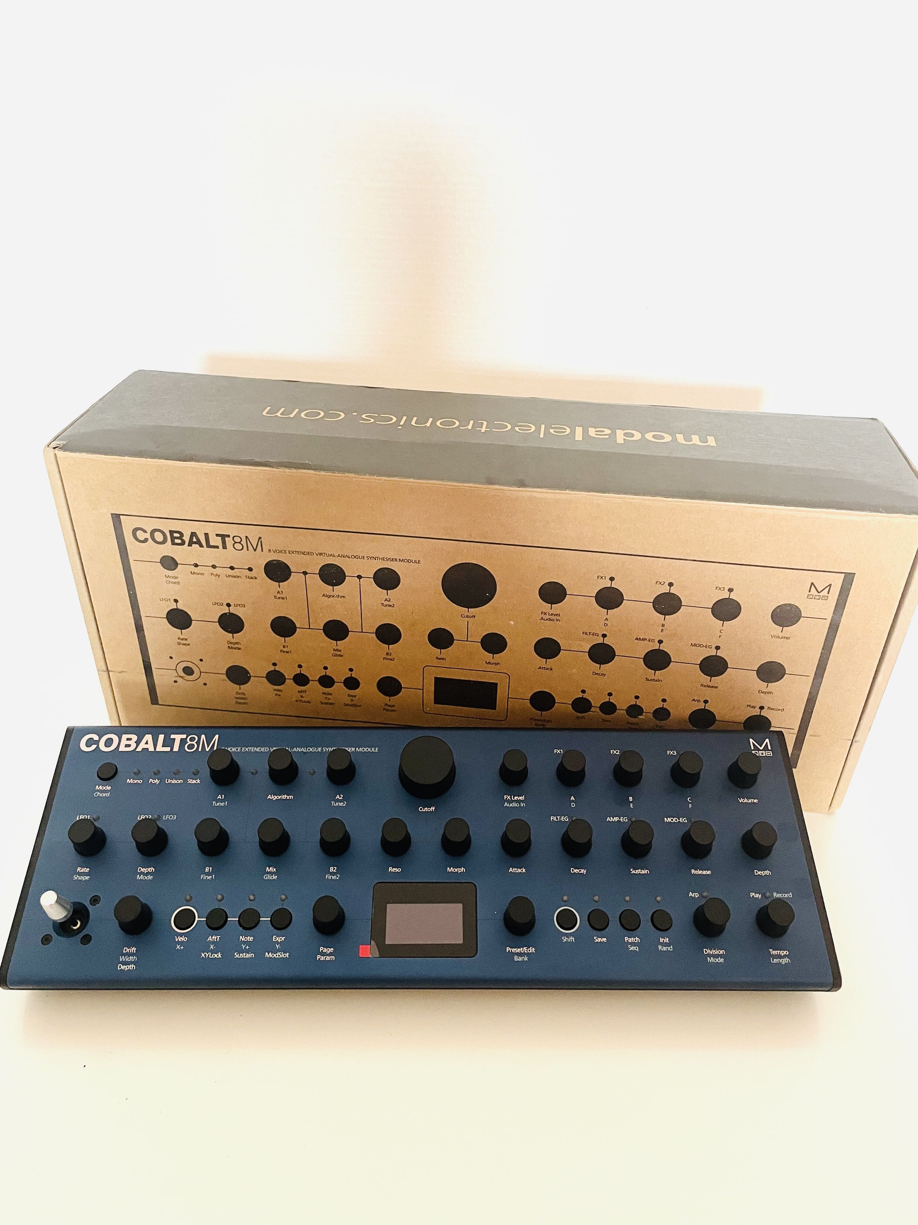 Modal Electronics COBALT8M, version desktop (sans clavier), en excellent état de fonctionnement et d’aspect