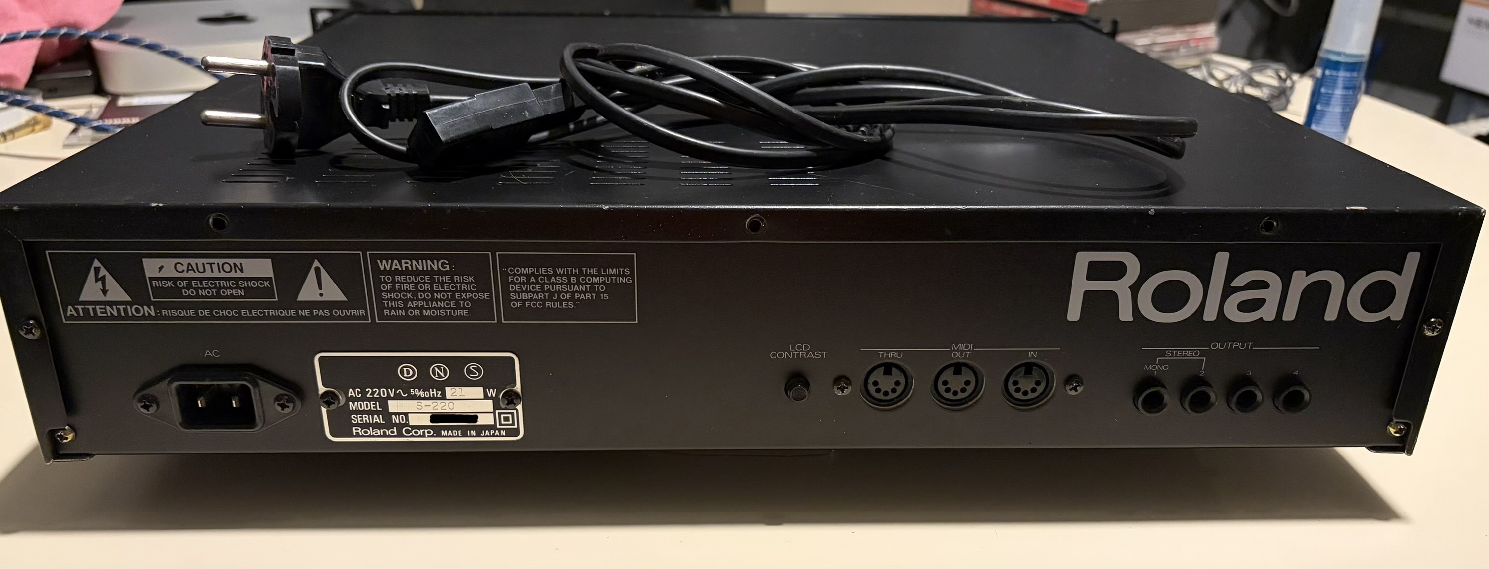 Roland S-220 (8475)