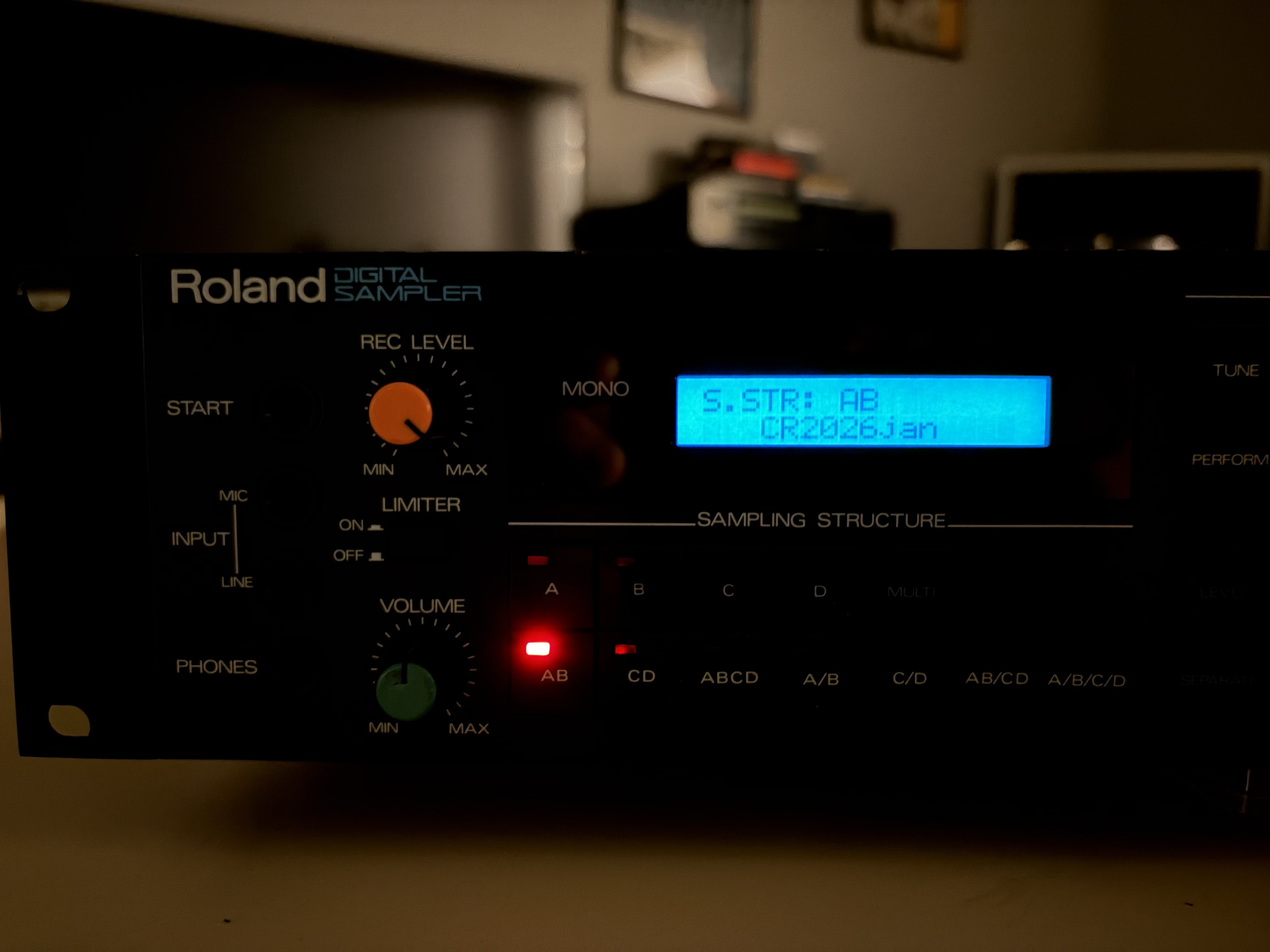 Roland S-220 (49736)