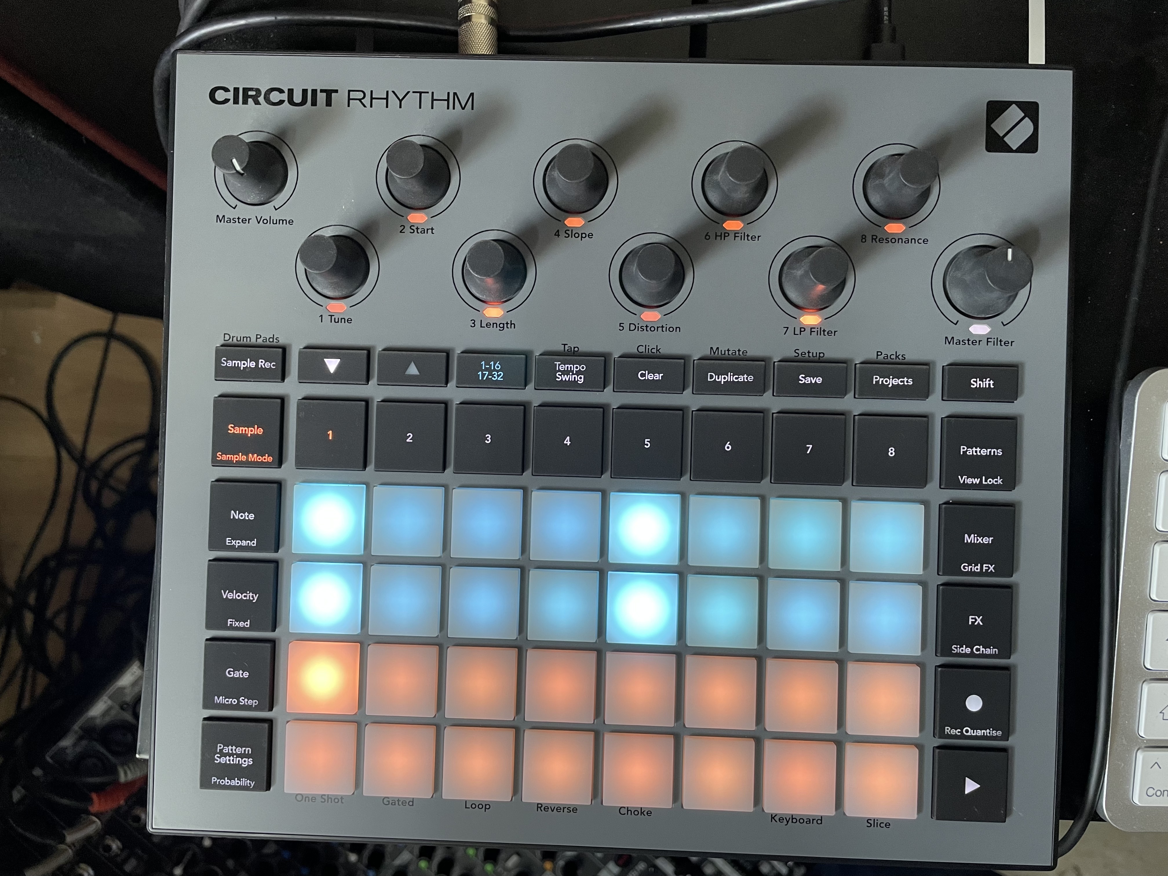 Echange Novation Circuit Rythm neuf et complet contre Akai XR20
