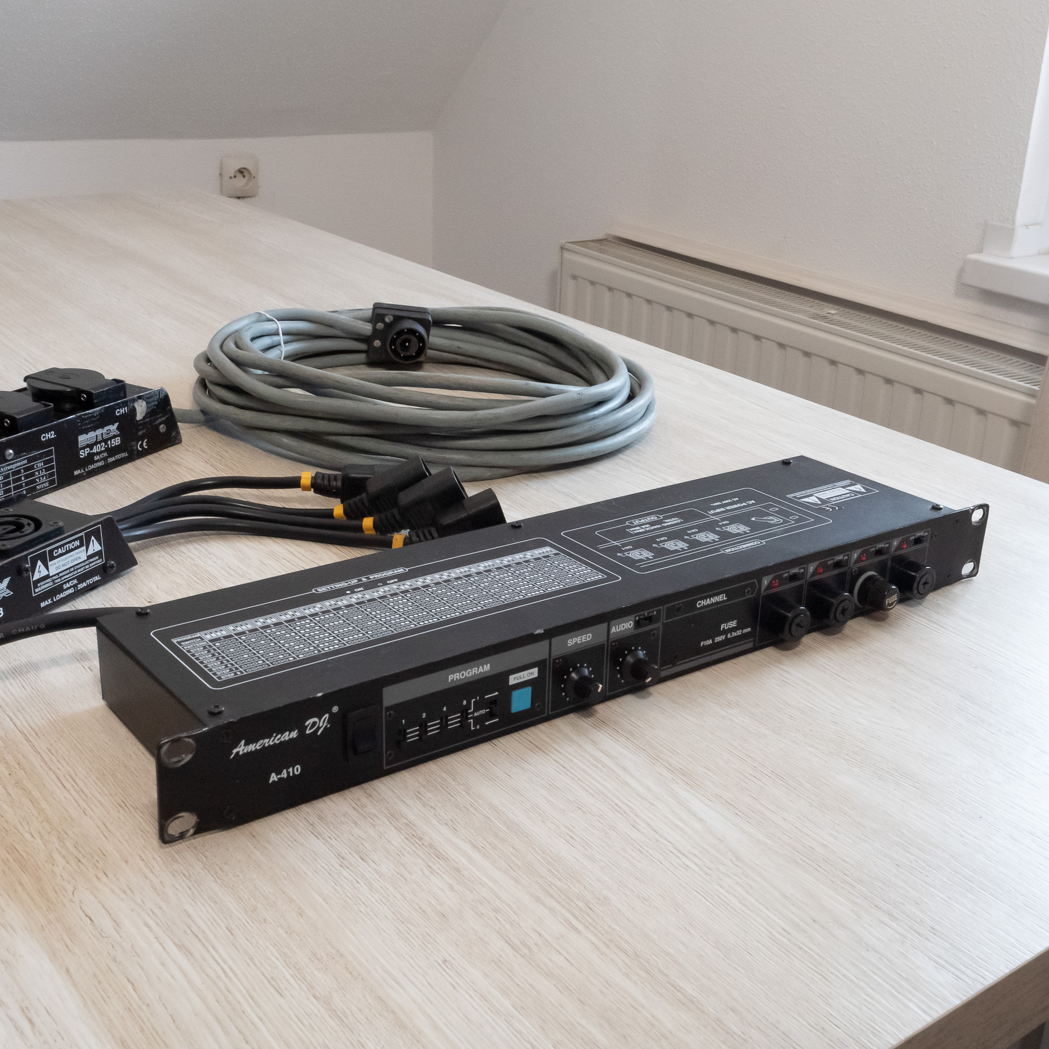 American DJ A-410 02