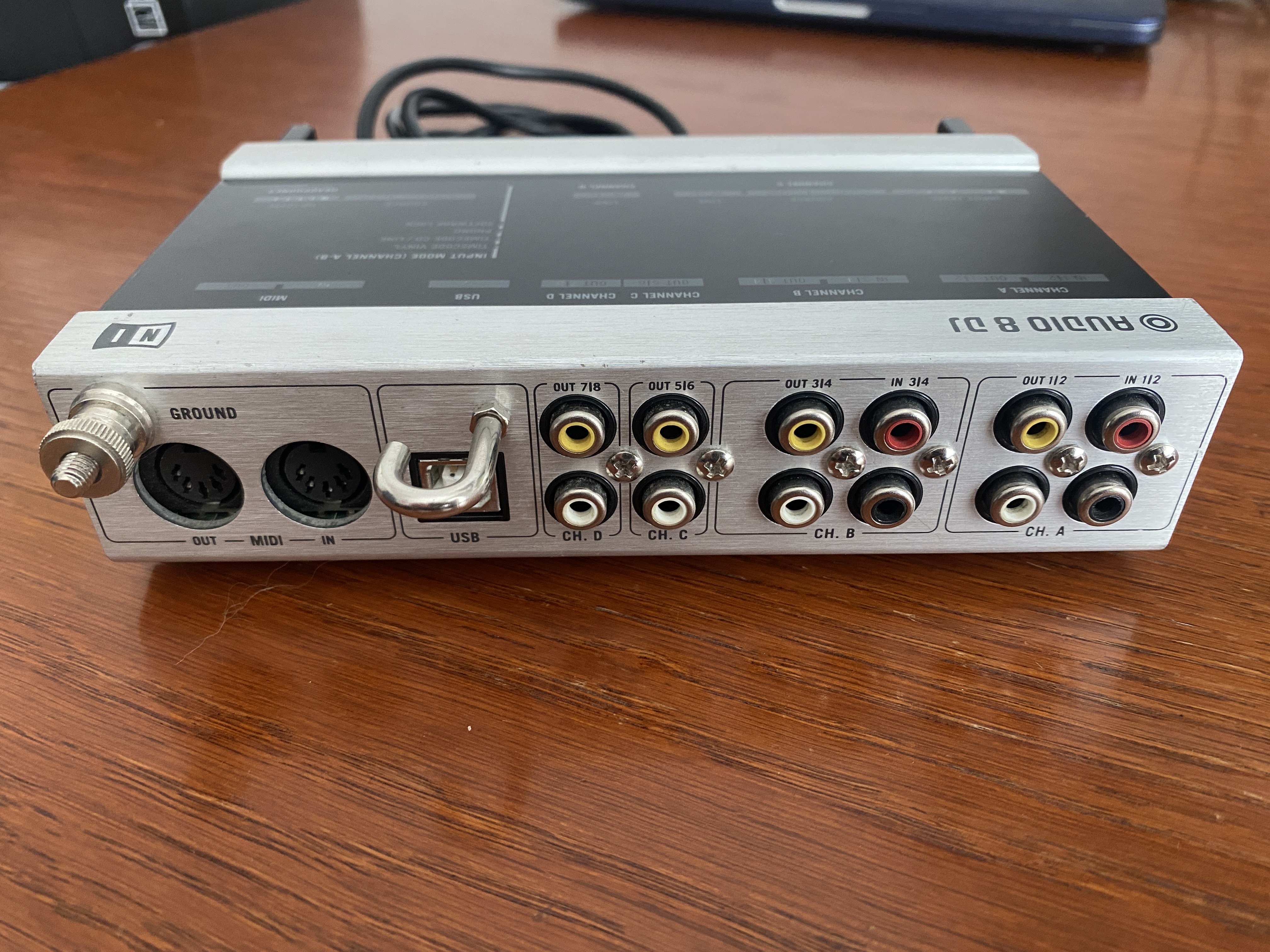 Native Instruments Audio 8 DJ (27206)