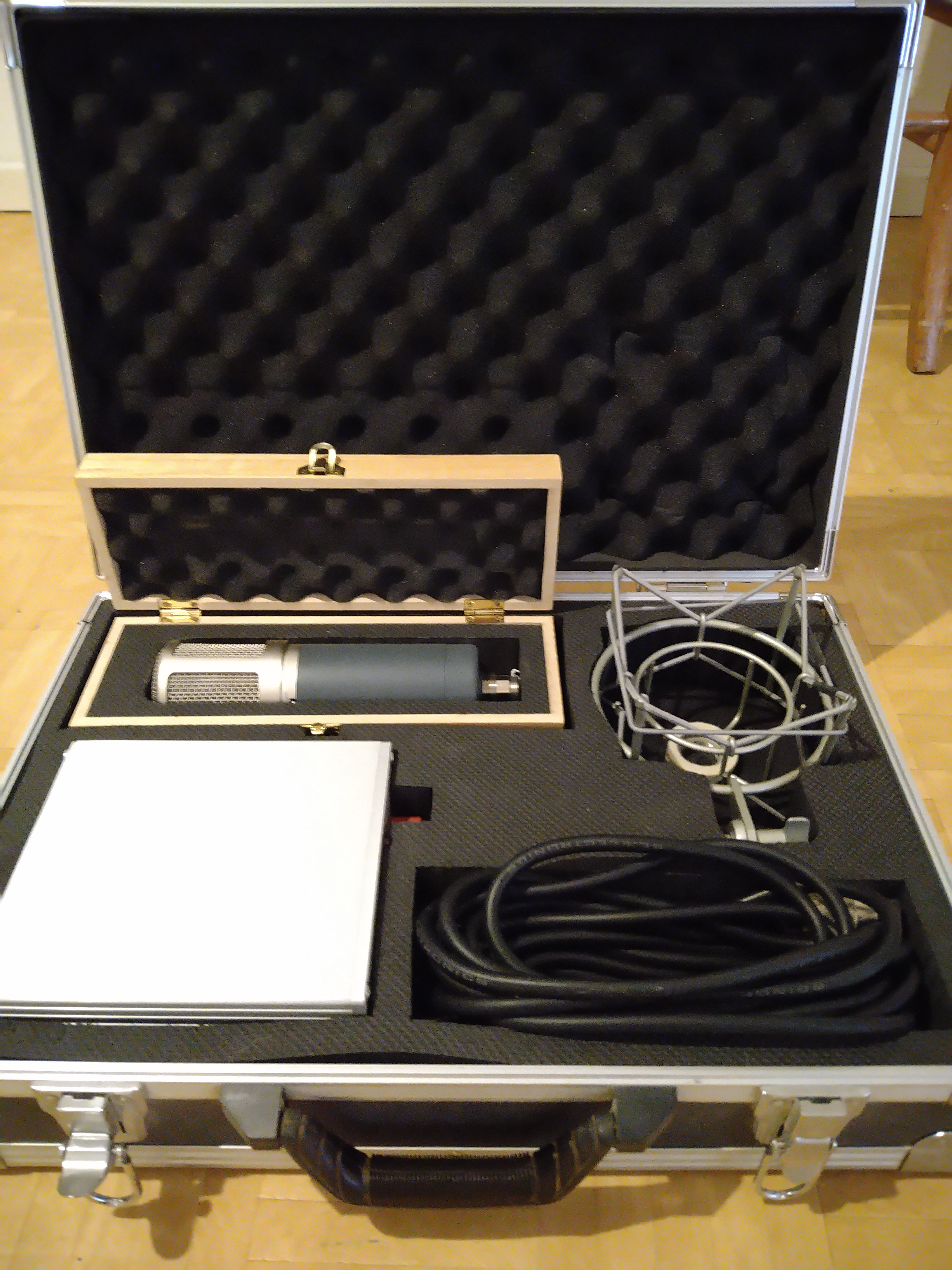 Vends Microphone Se Electronics Z5600 a II parfait état