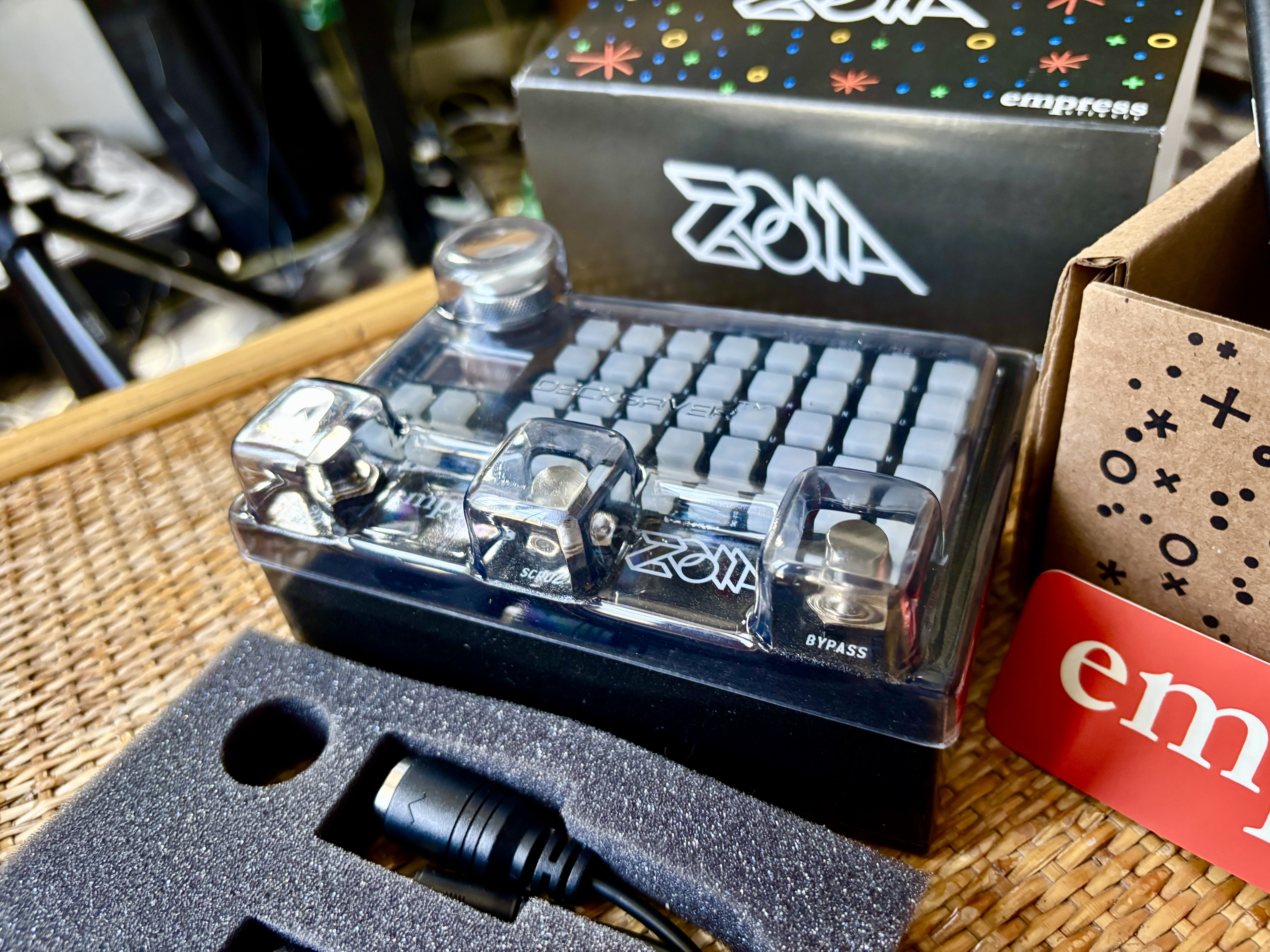 Vends Empress Zoia + Decksaver + pack de patchs