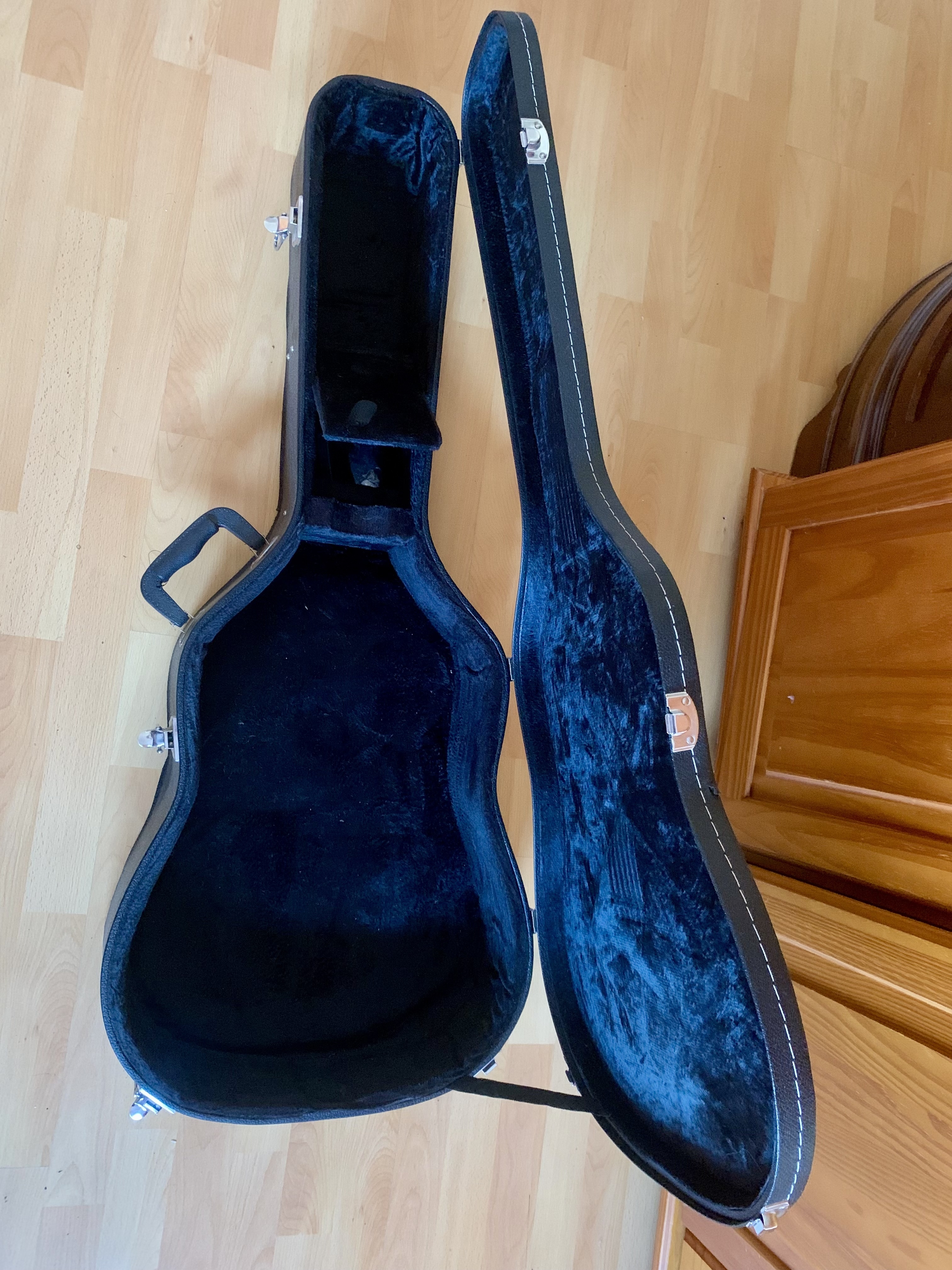 Etui guitare acoustique type hardcase